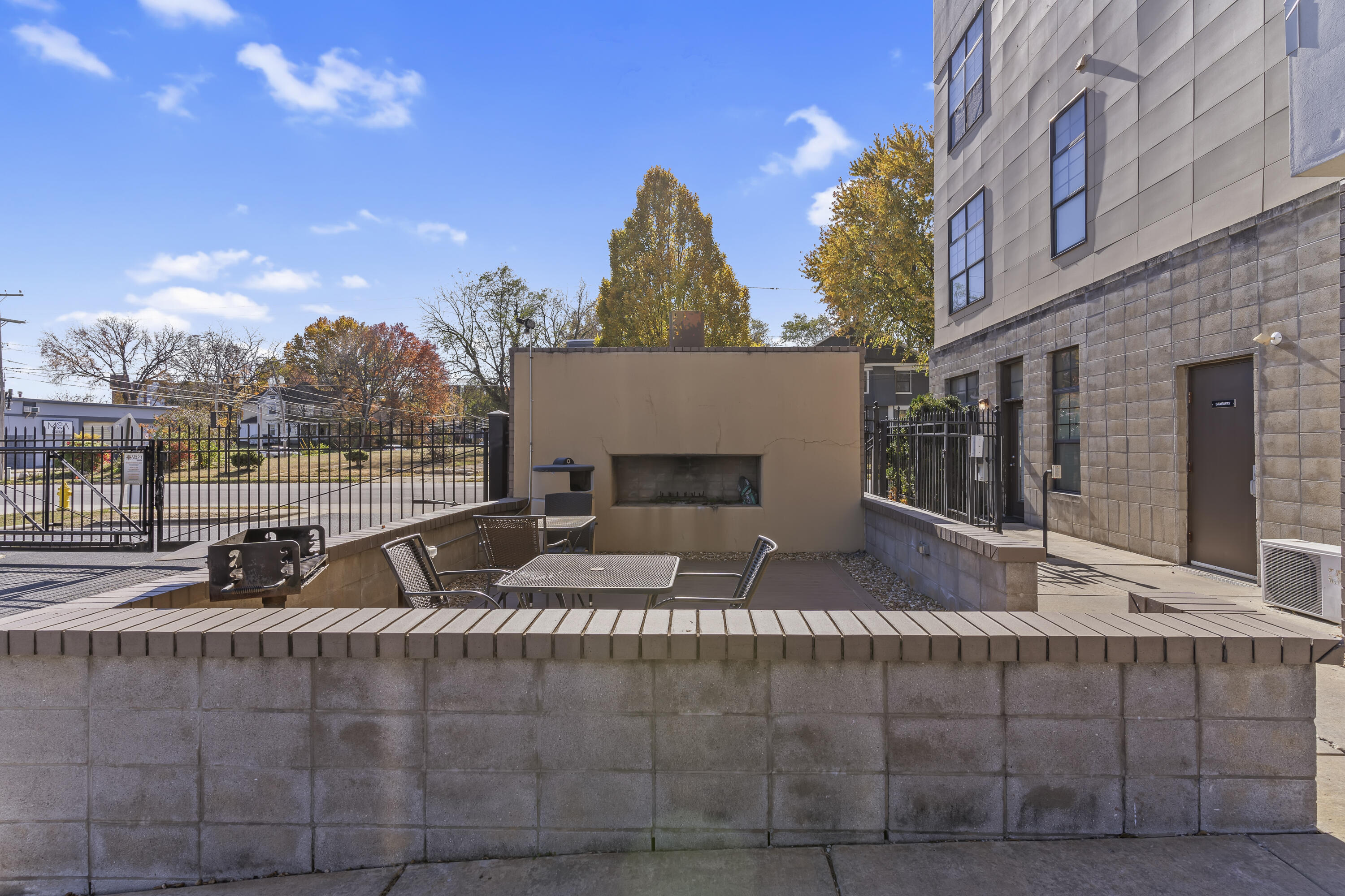 623 W Walnut Street Unit: 407