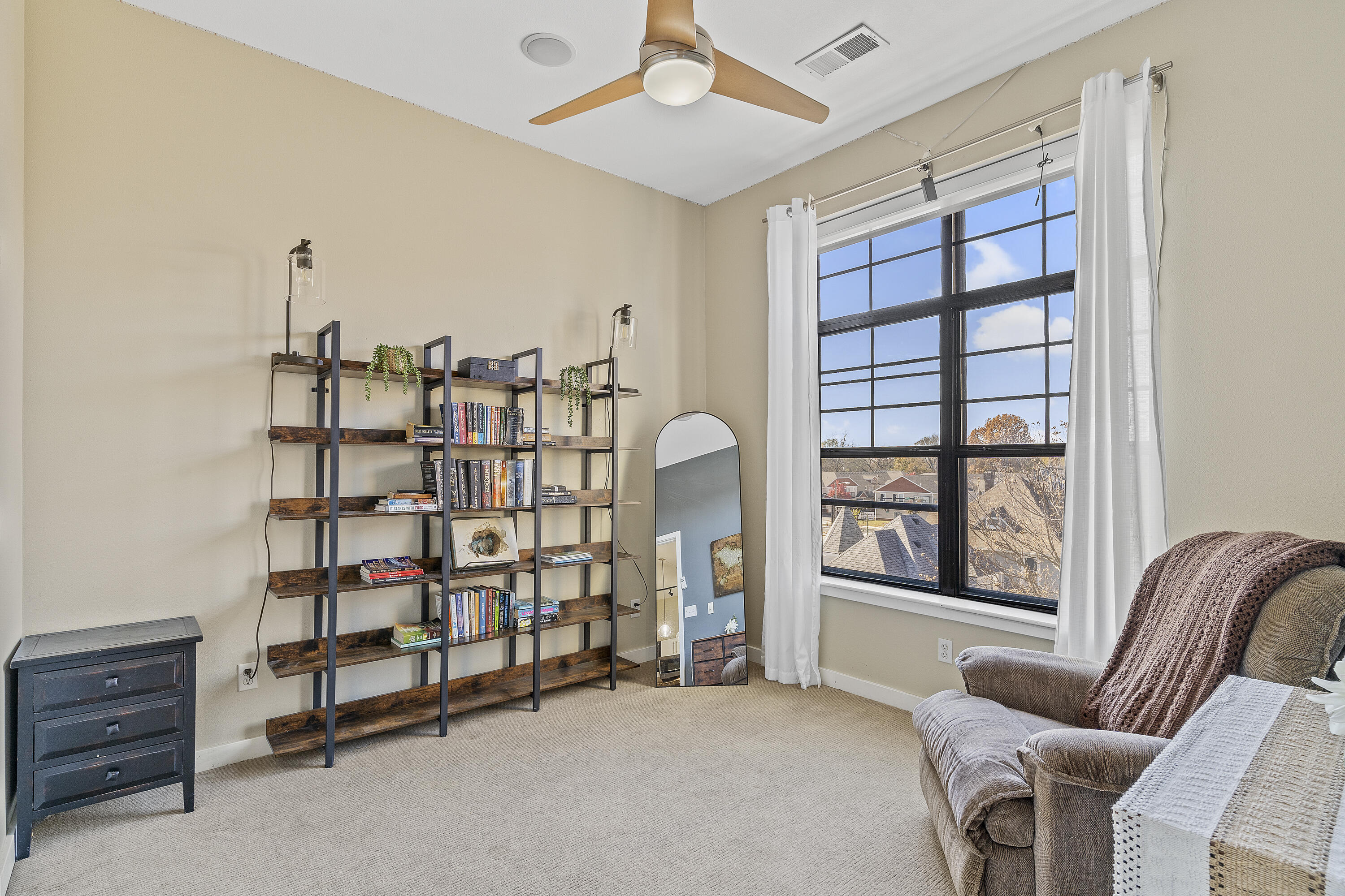 623 W Walnut Street Unit: 407