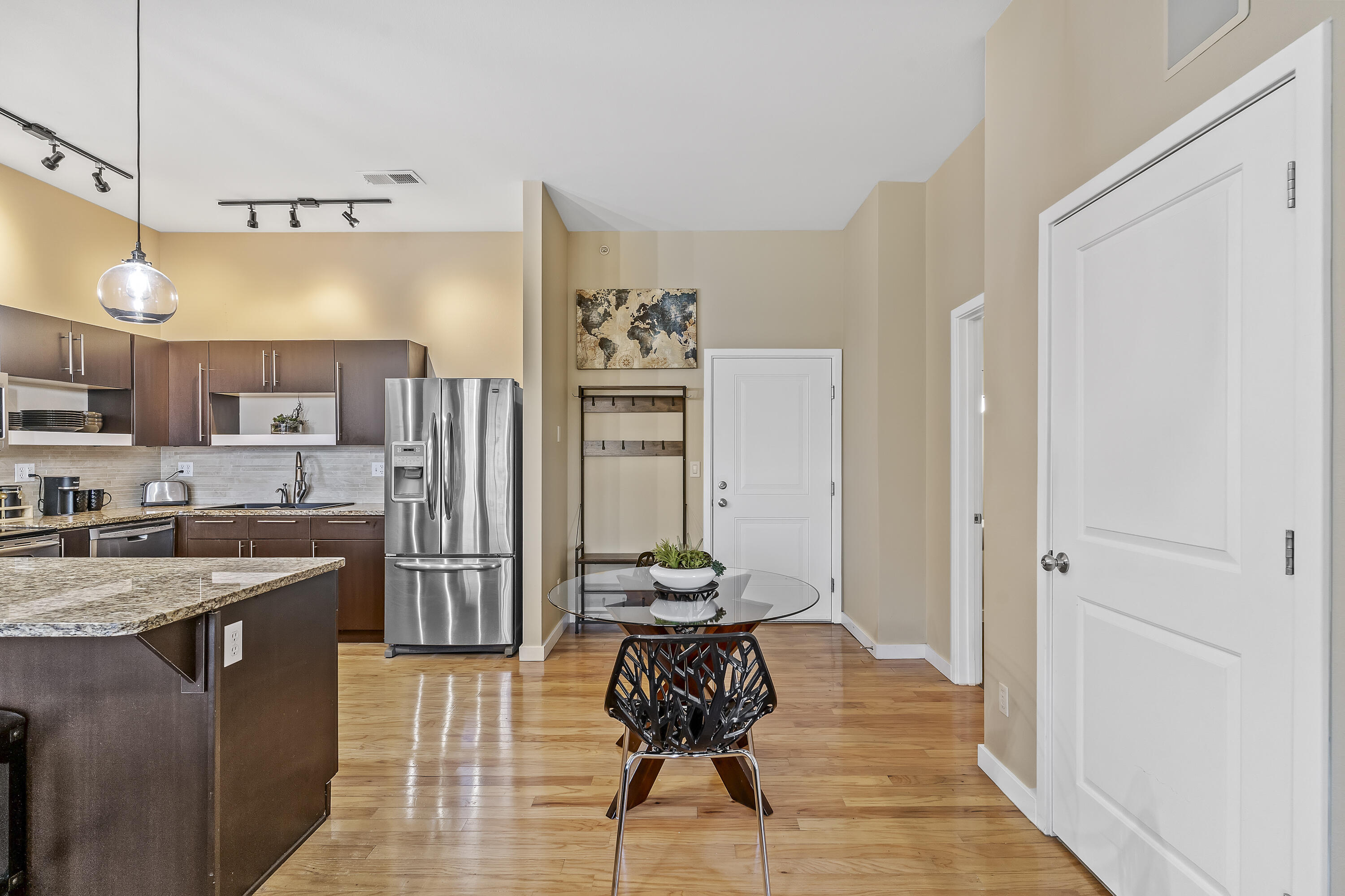 623 W Walnut Street Unit: 407