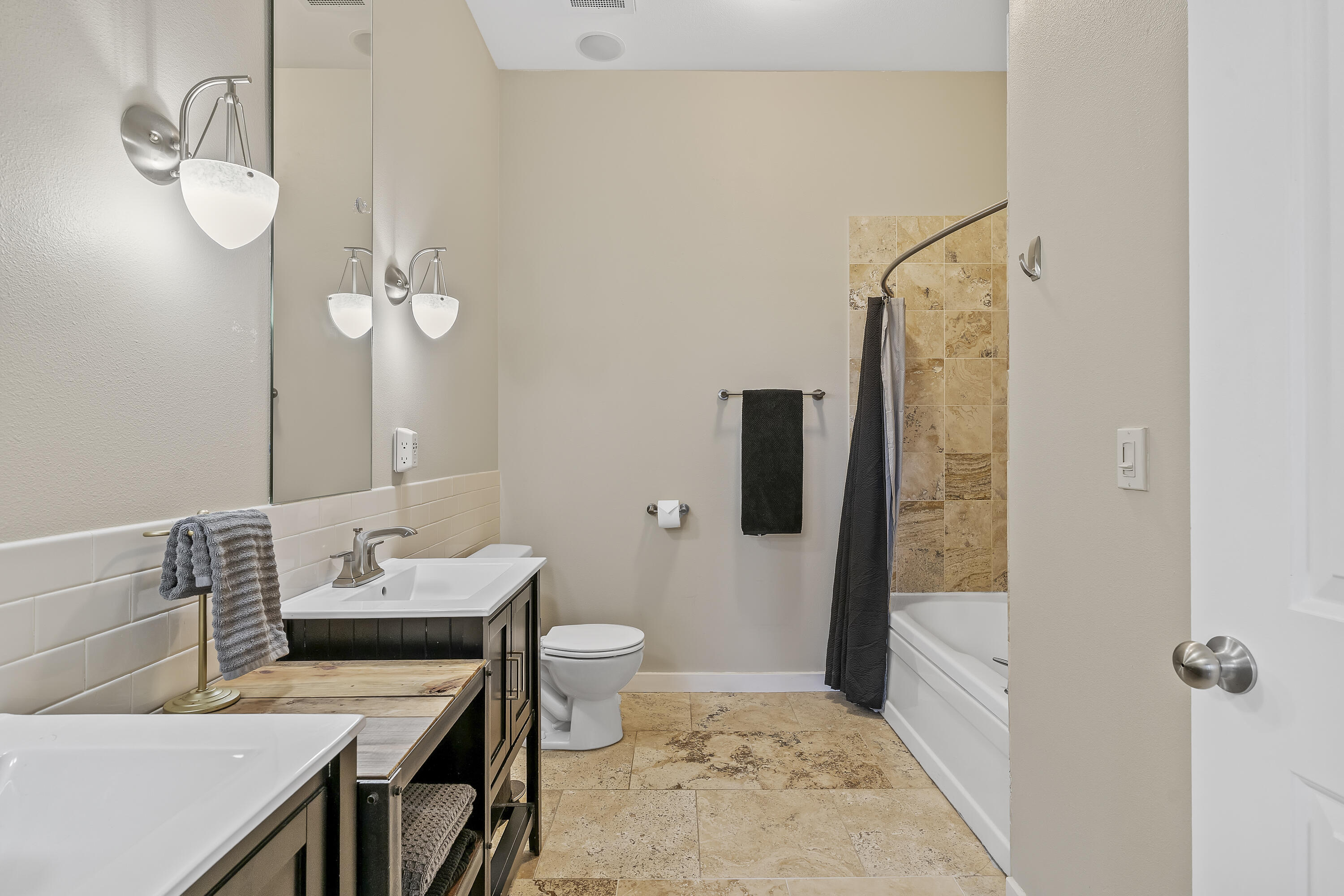 623 W Walnut Street Unit: 407