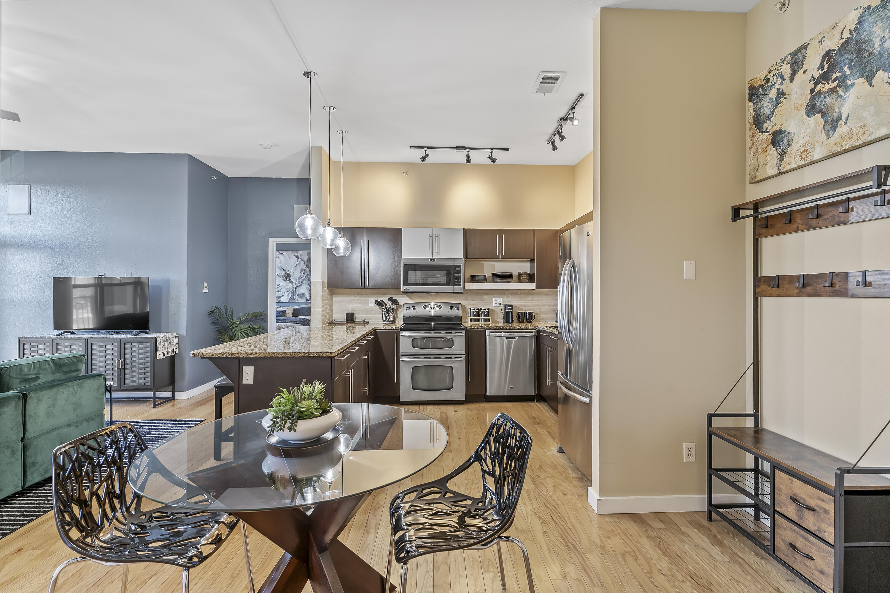 623 W Walnut Street Unit: 407