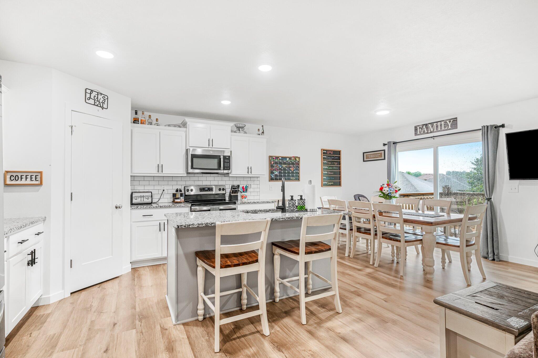 1142 S Broadview Avenue