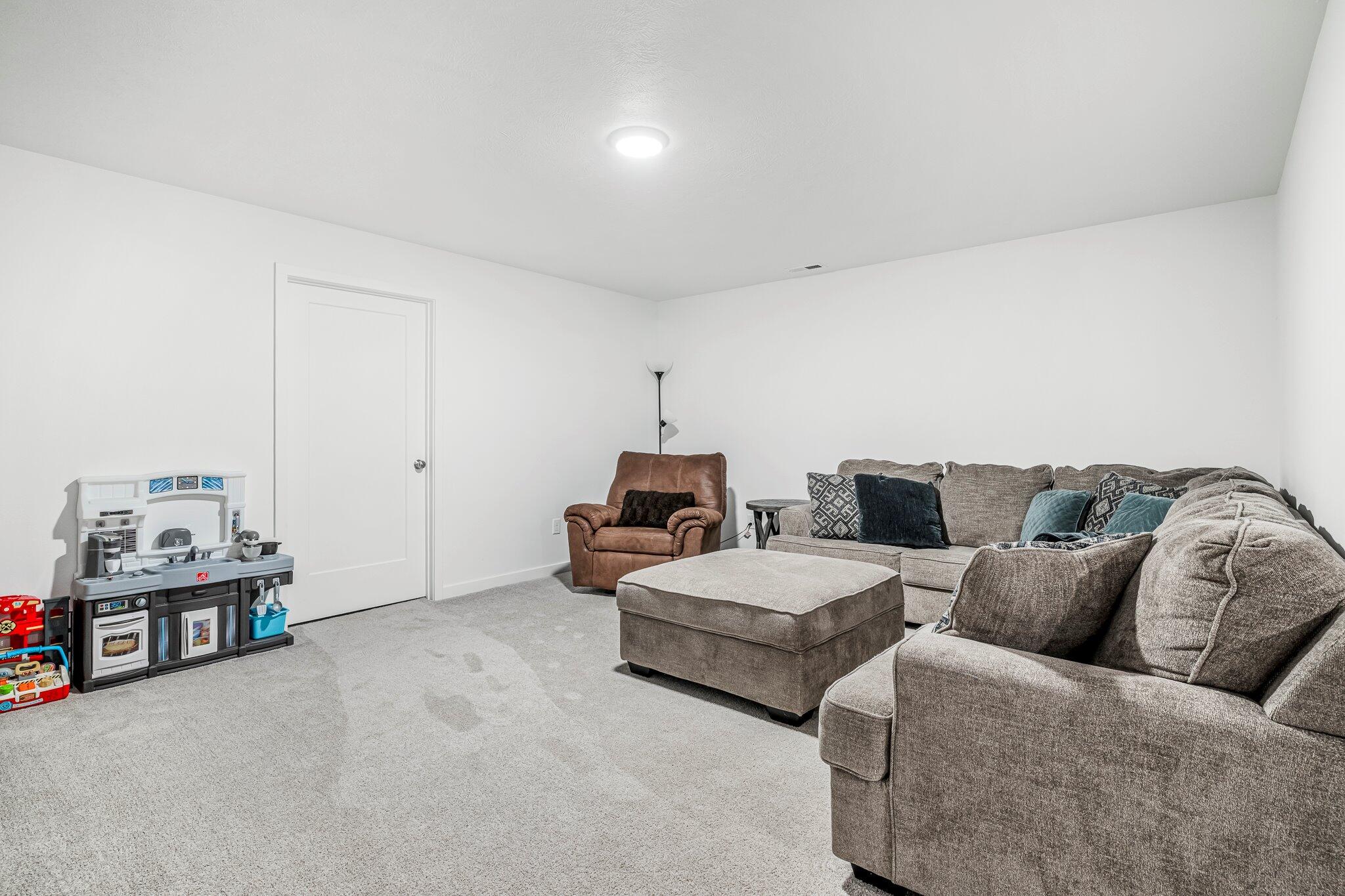 1142 S Broadview Avenue