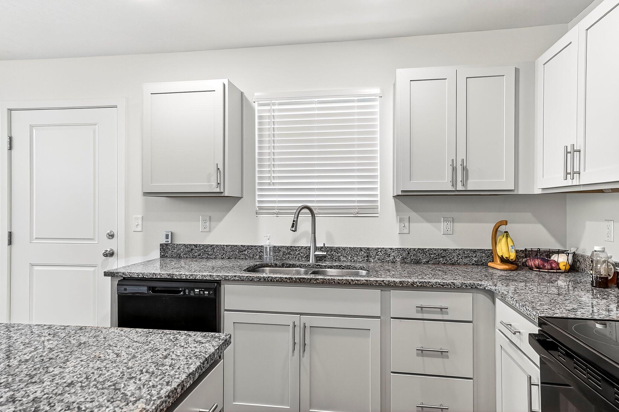 2462 E Beagle Street