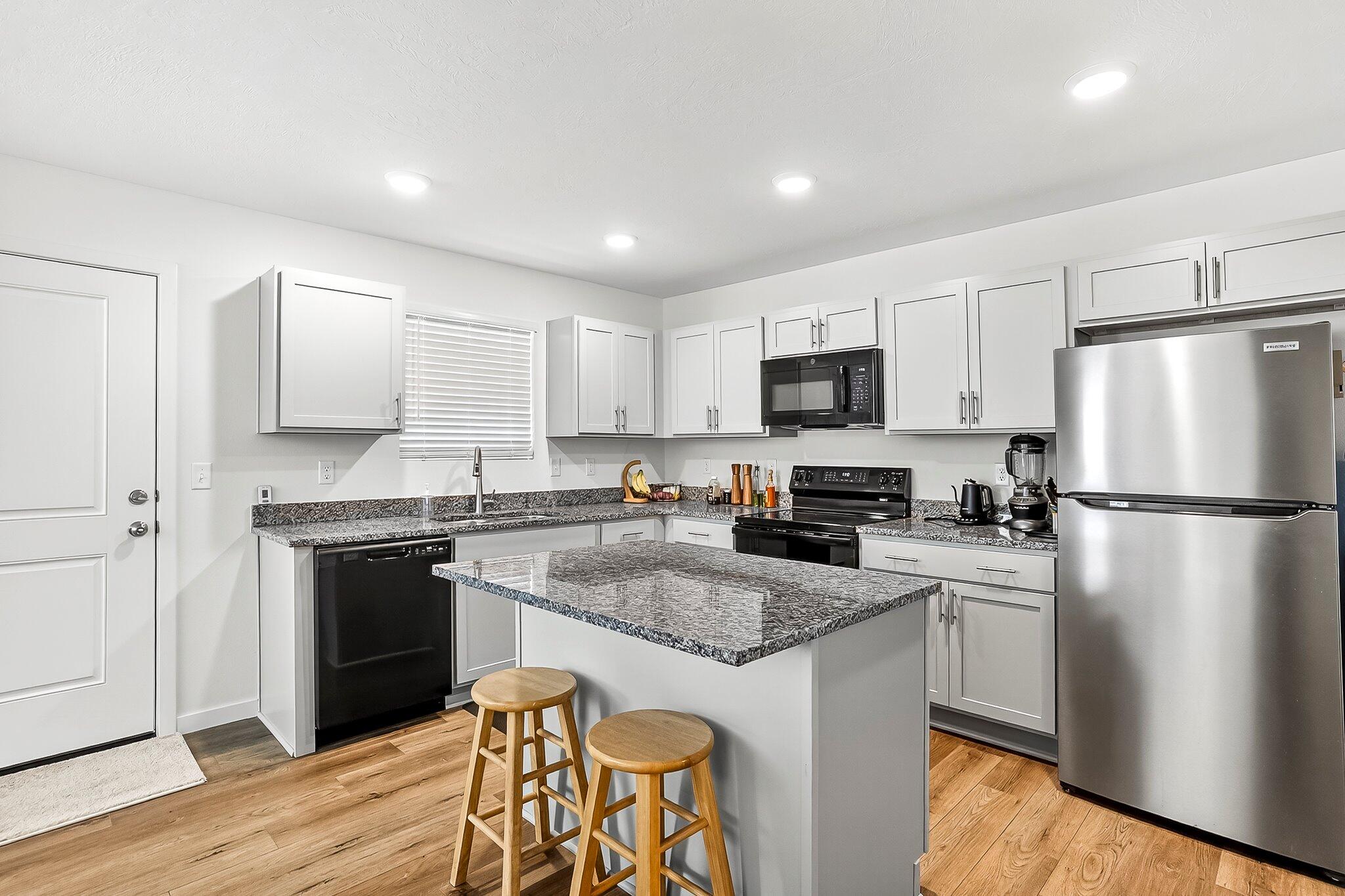 2462 E Beagle Street