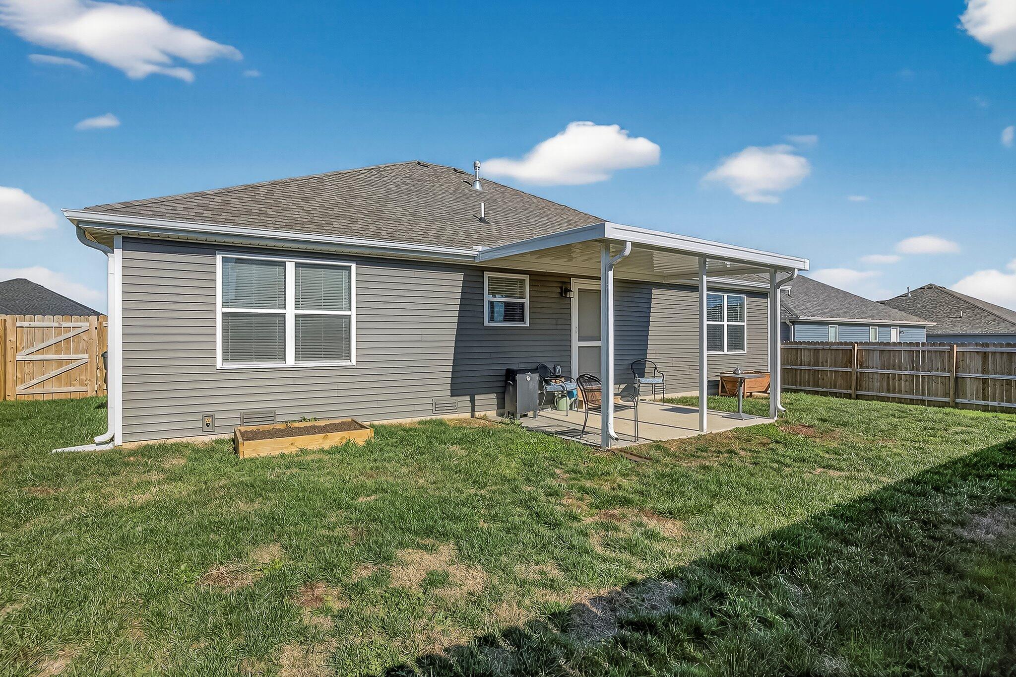 2462 E Beagle Street