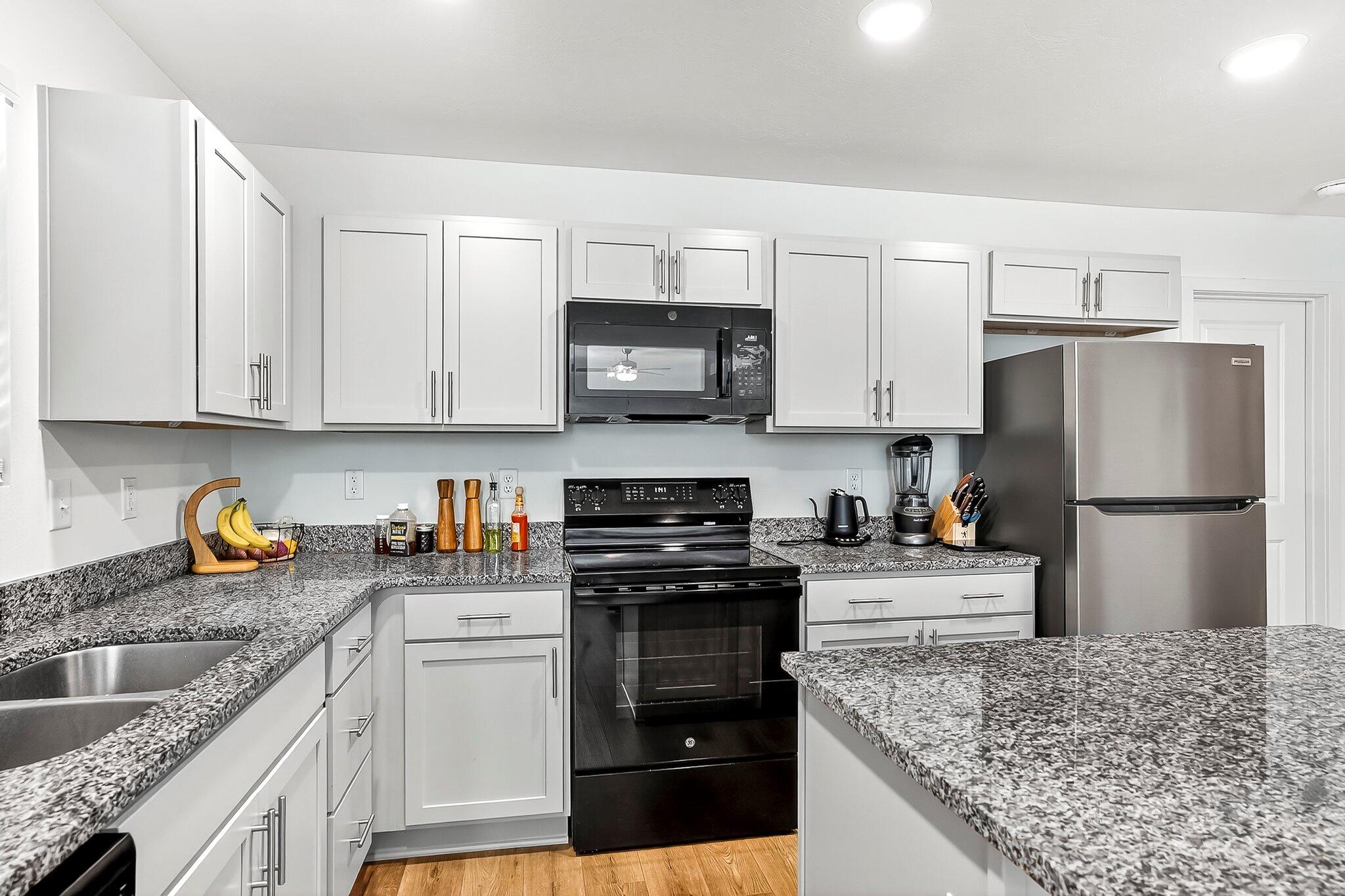 2462 E Beagle Street