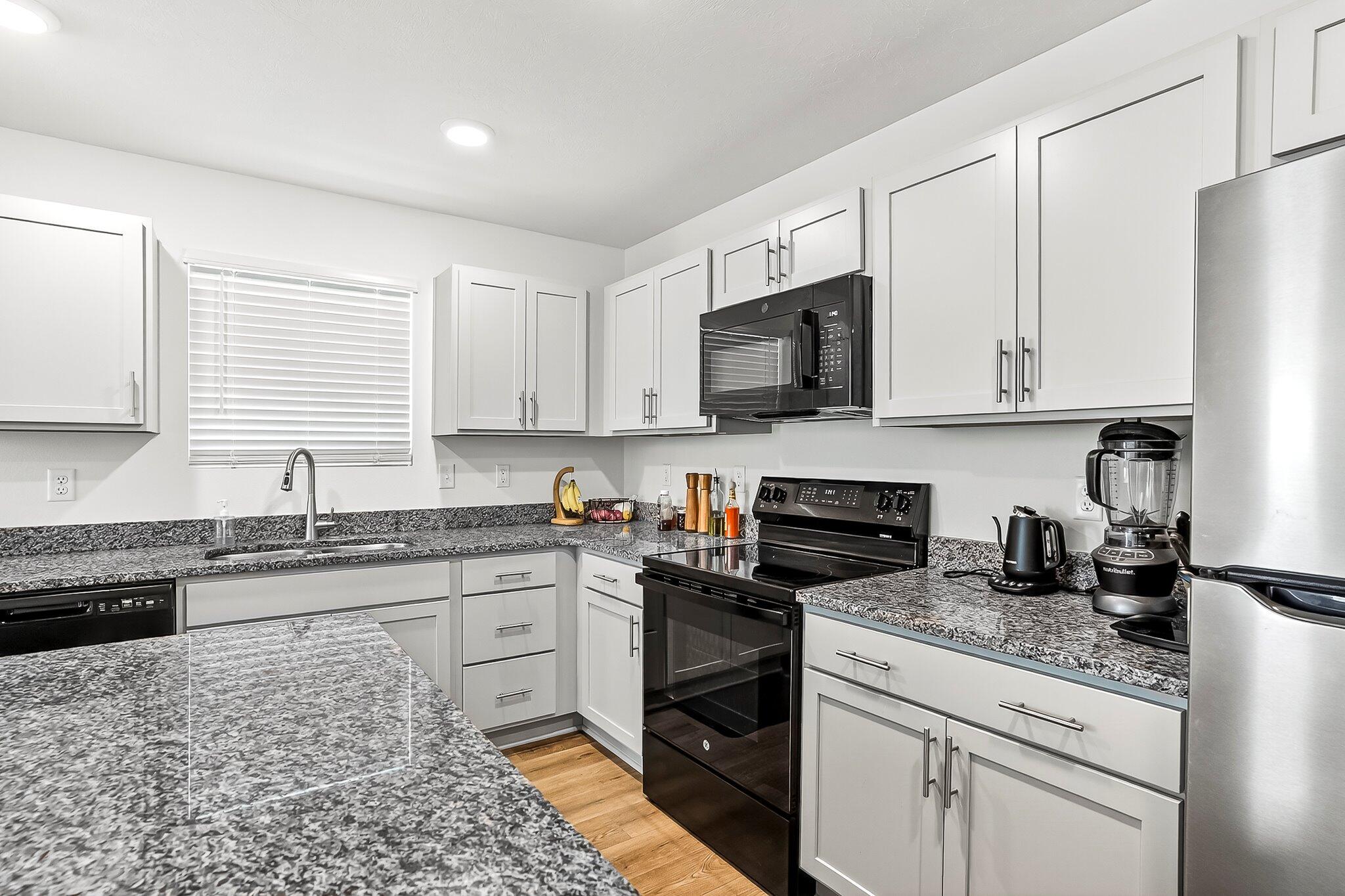 2462 E Beagle Street