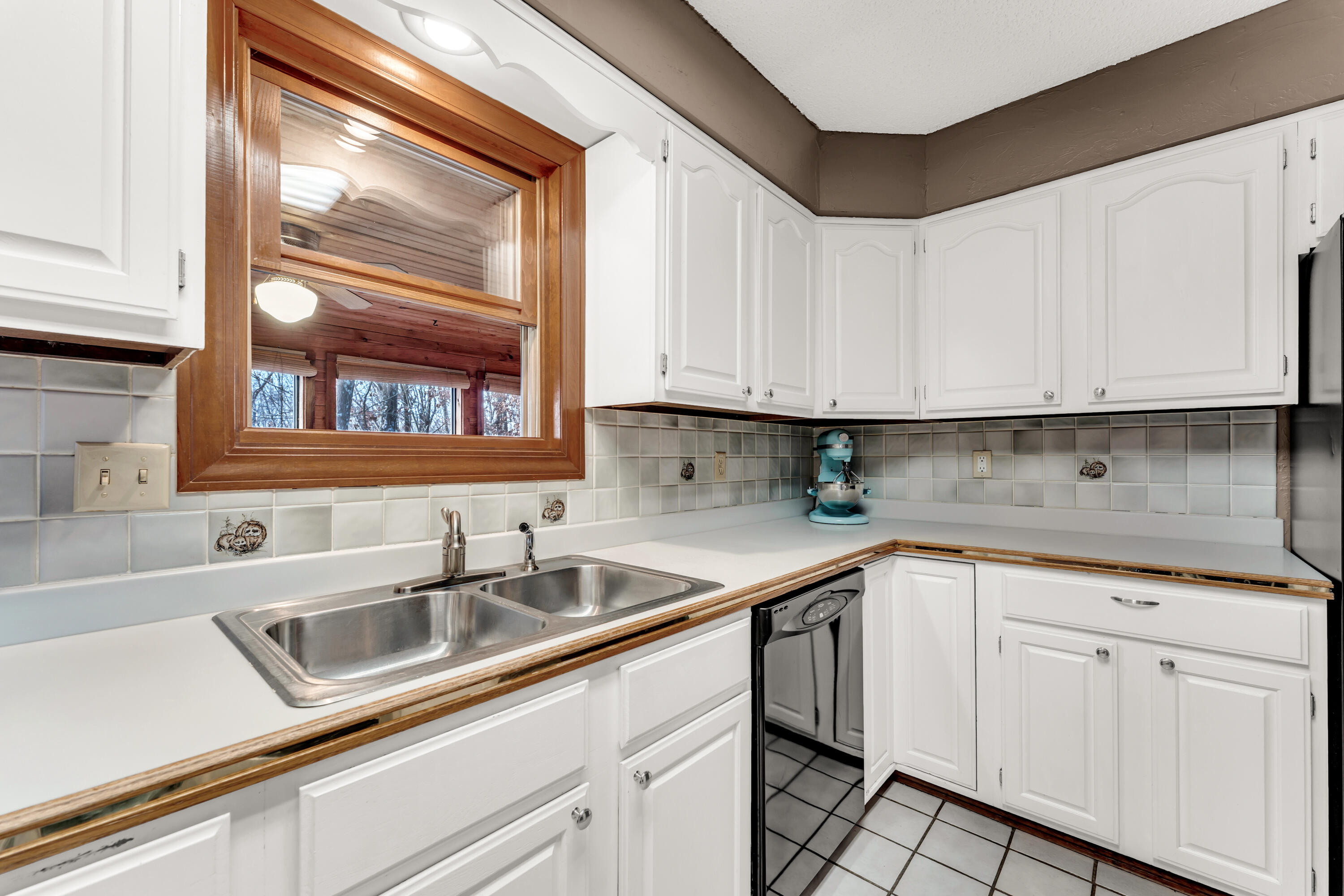 1541 S Wild Oaks Drive