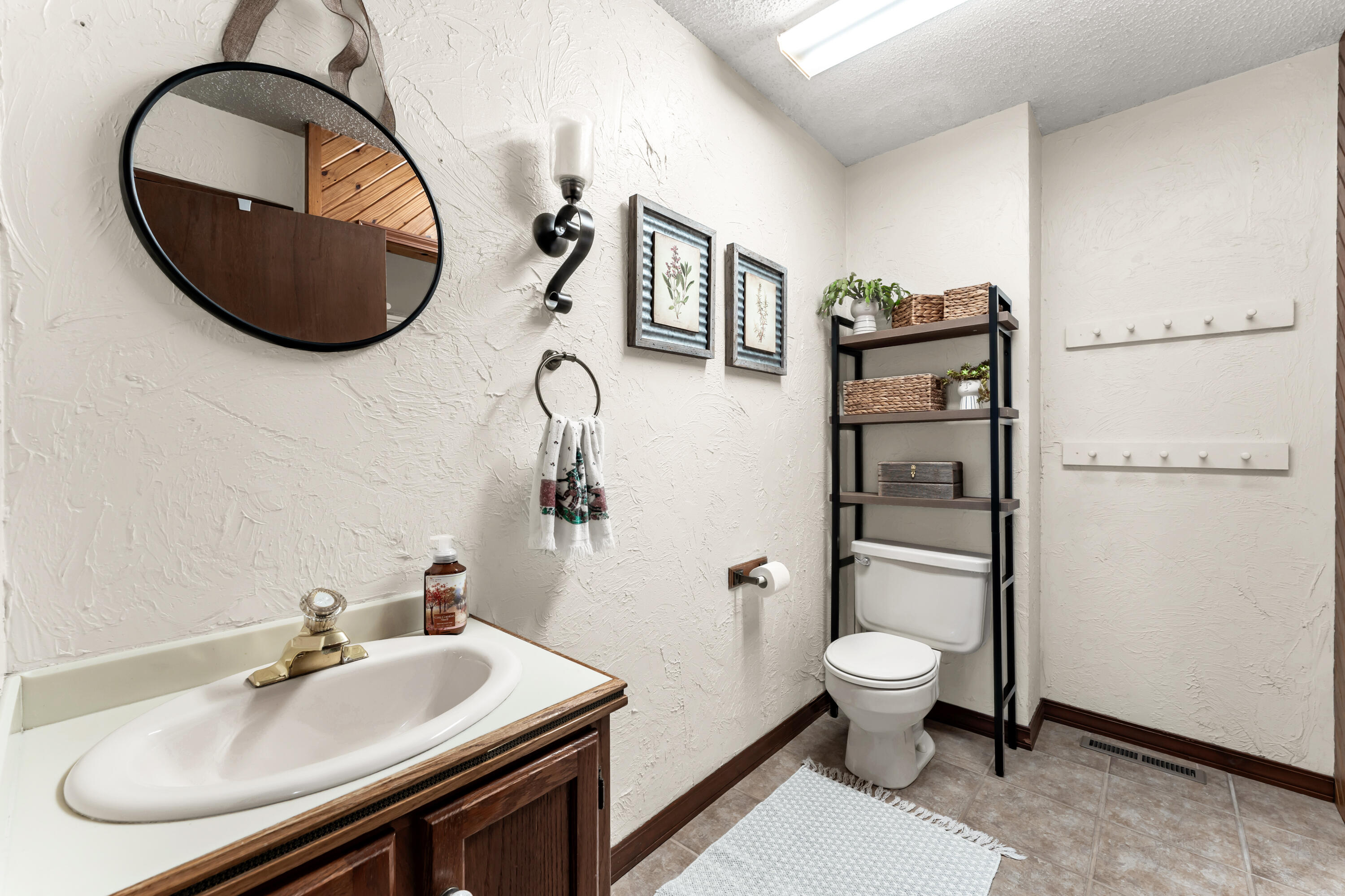 1541 S Wild Oaks Drive