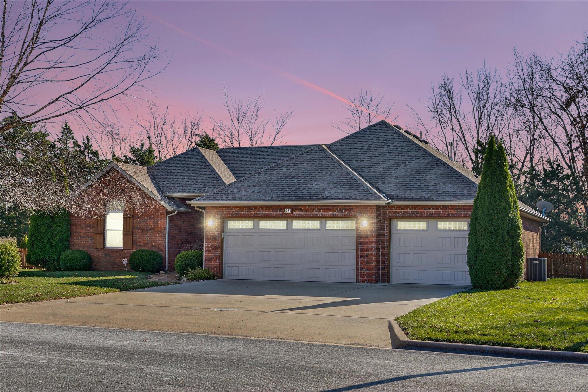 1922 N Pavilion Place