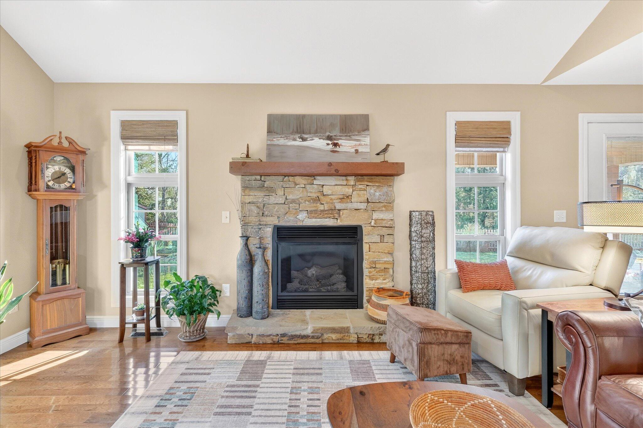 1922 N Pavilion Place