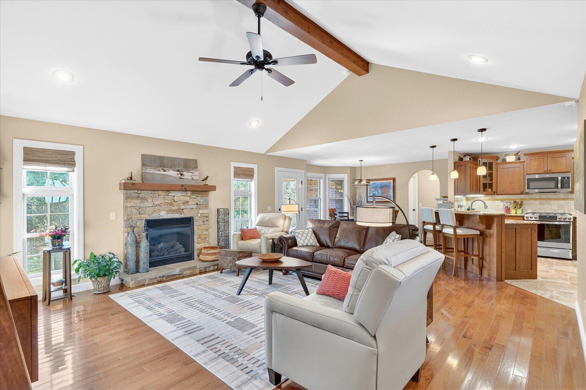 1922 N Pavilion Place