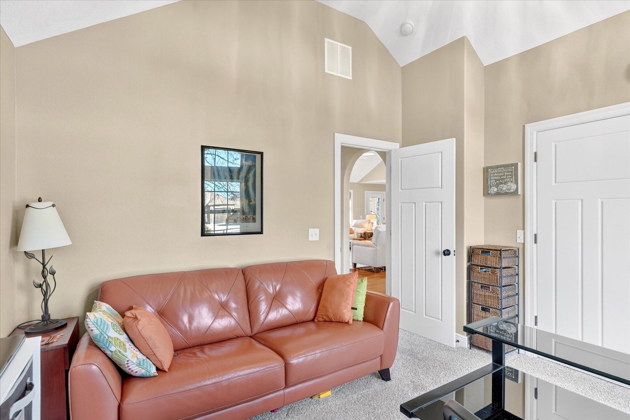 1922 N Pavilion Place