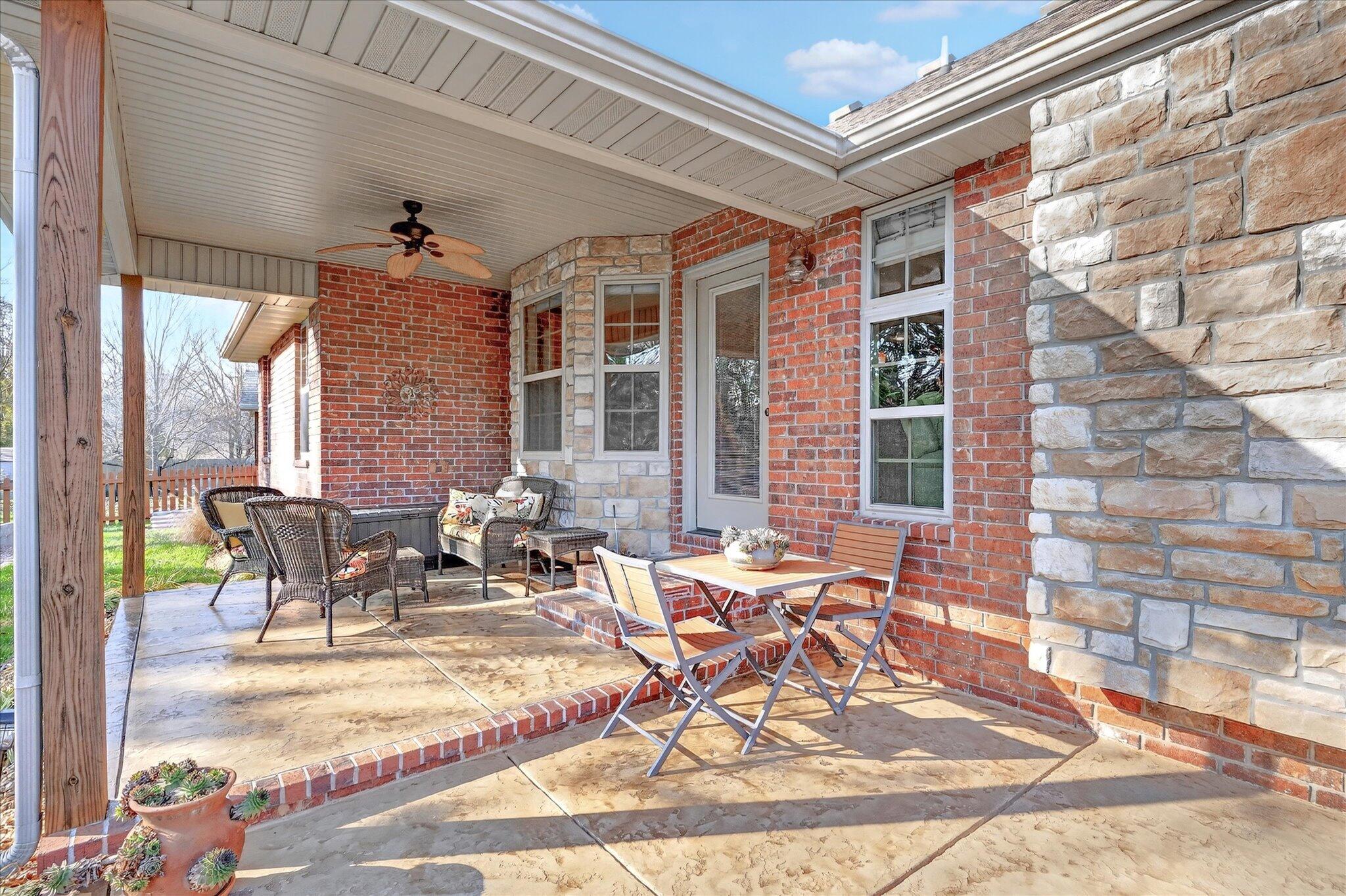 1922 N Pavilion Place