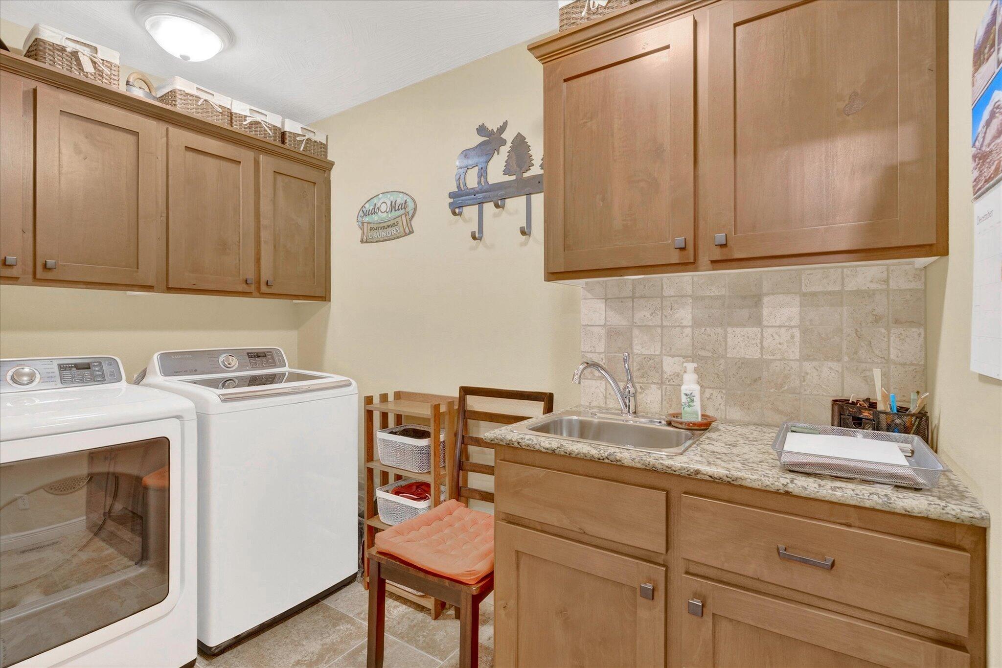 1922 N Pavilion Place