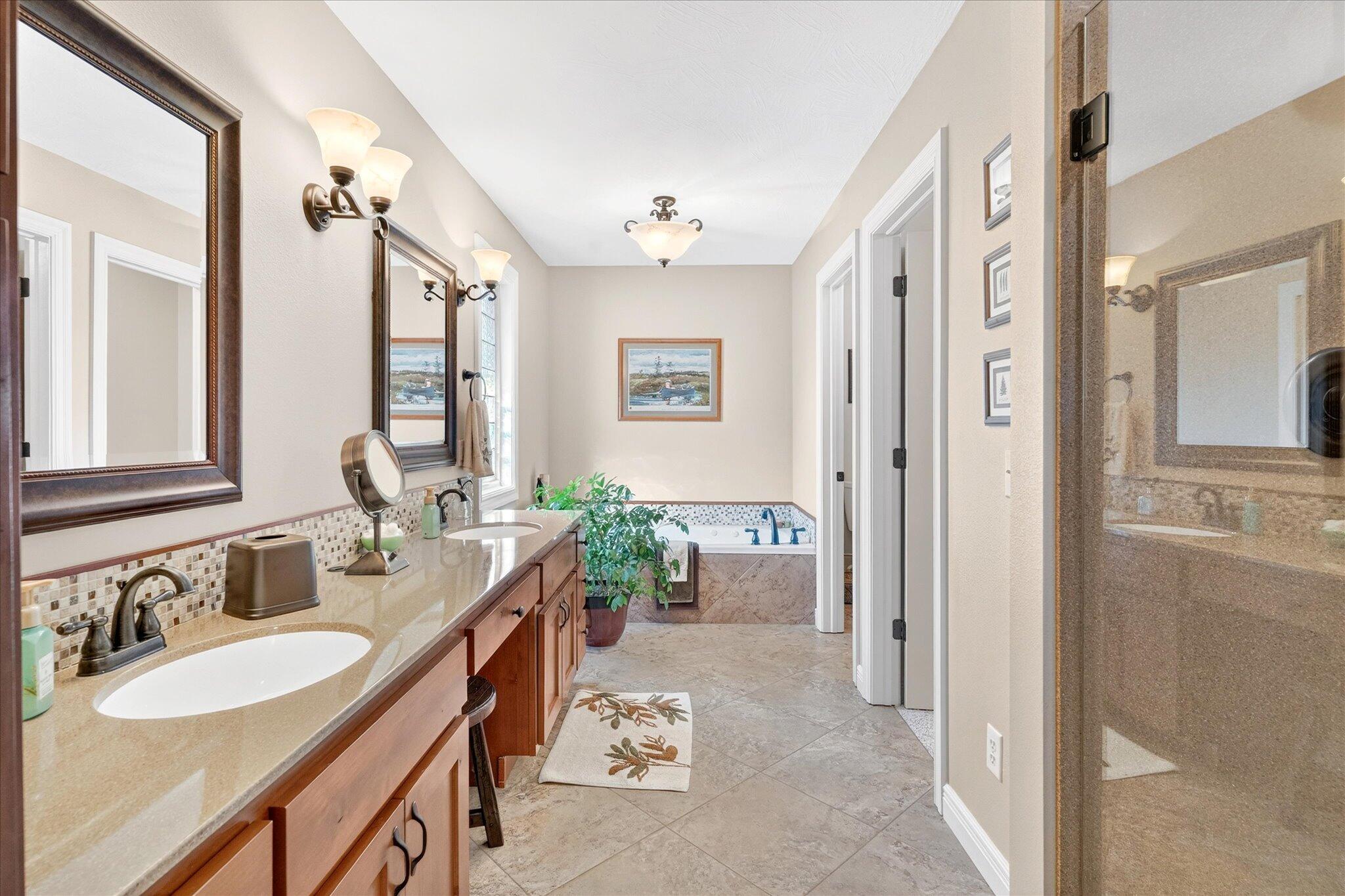 1922 N Pavilion Place