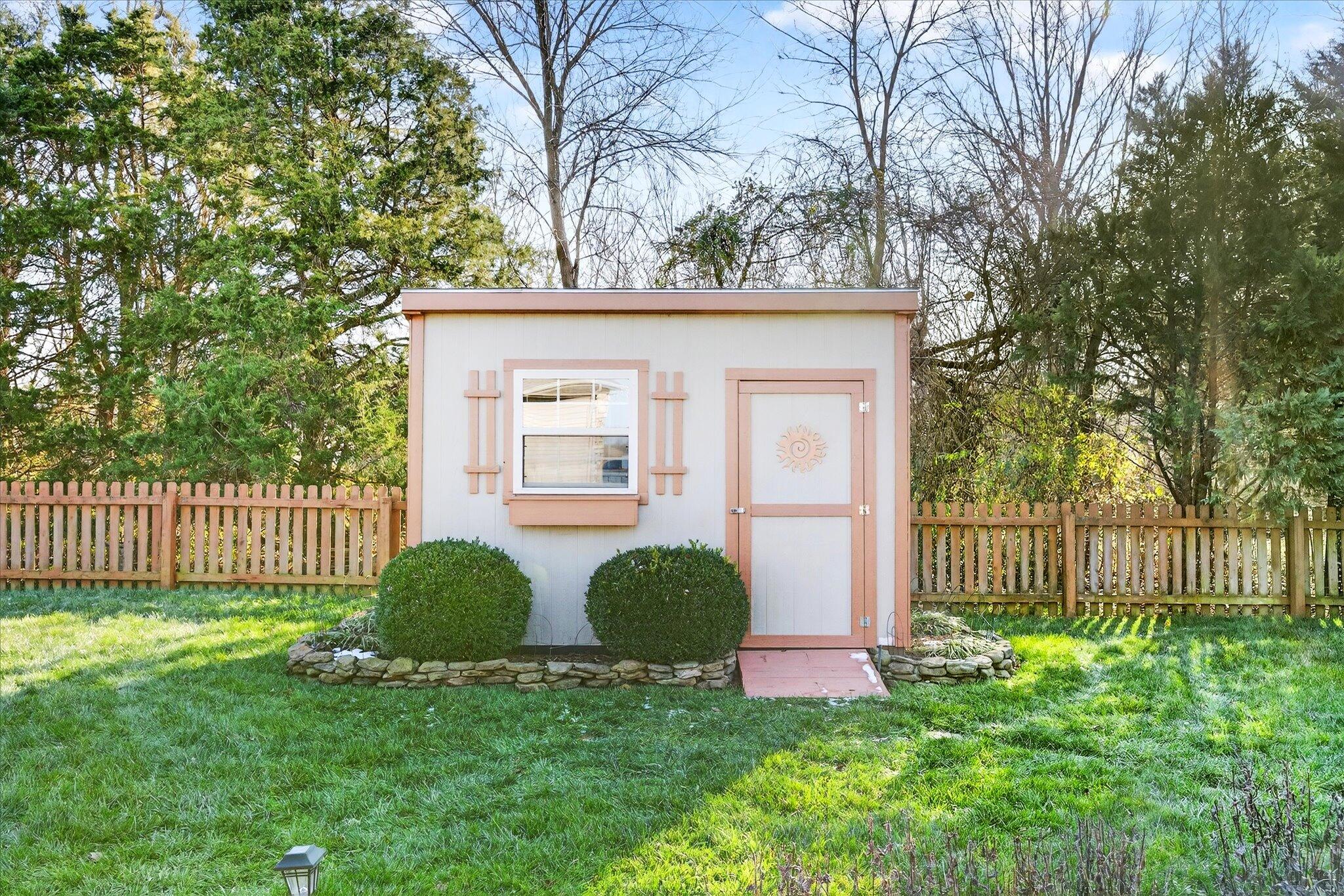 1922 N Pavilion Place