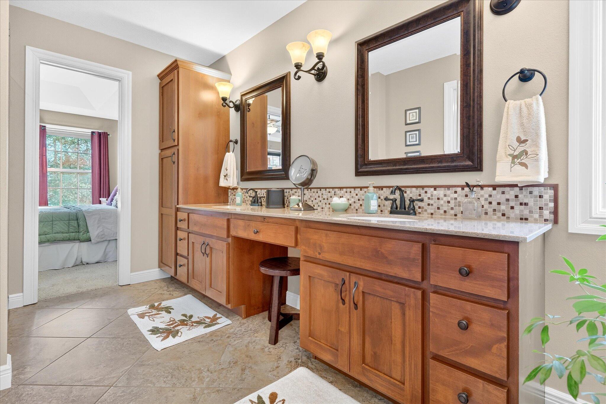 1922 N Pavilion Place