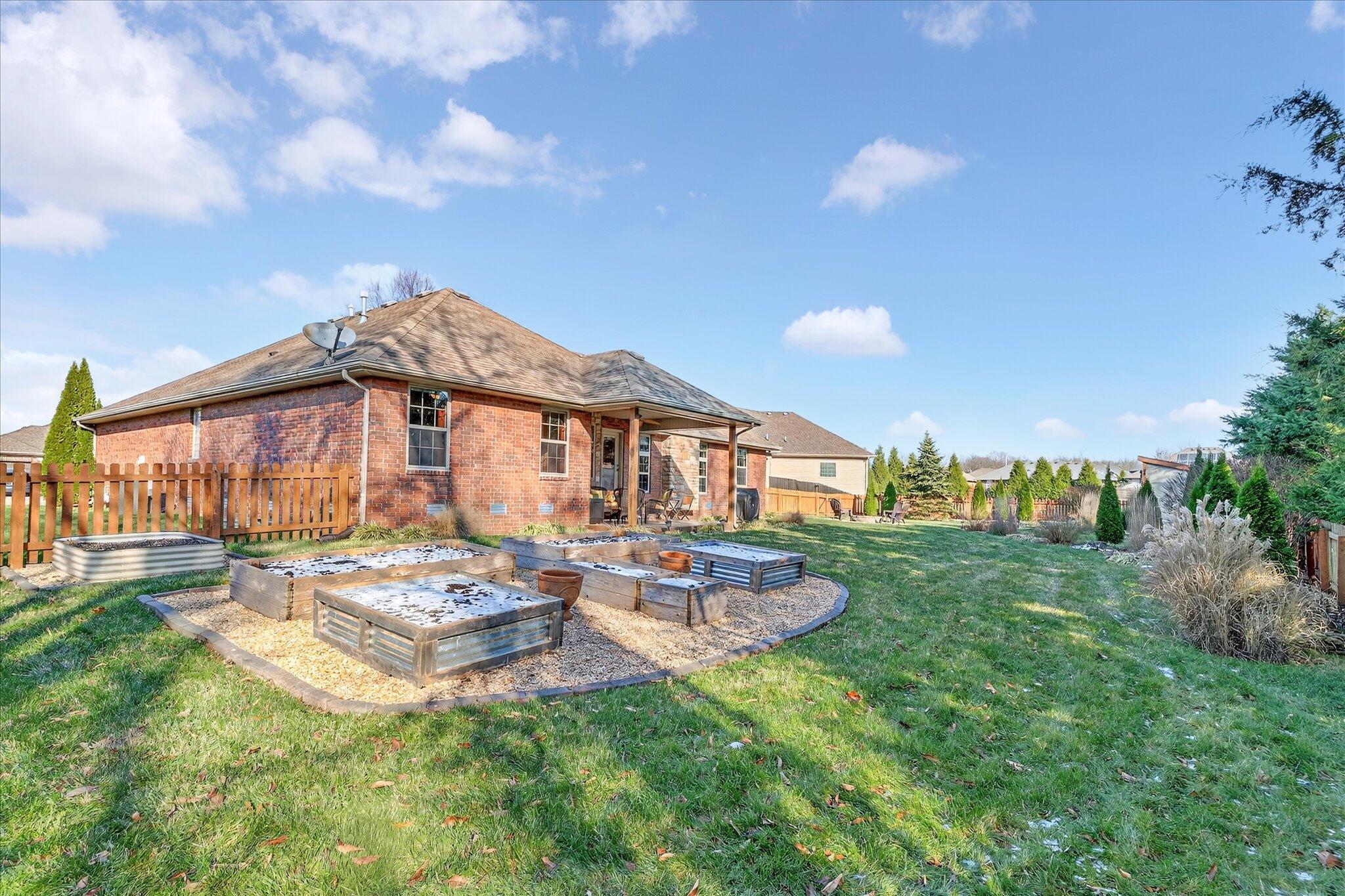 1922 N Pavilion Place