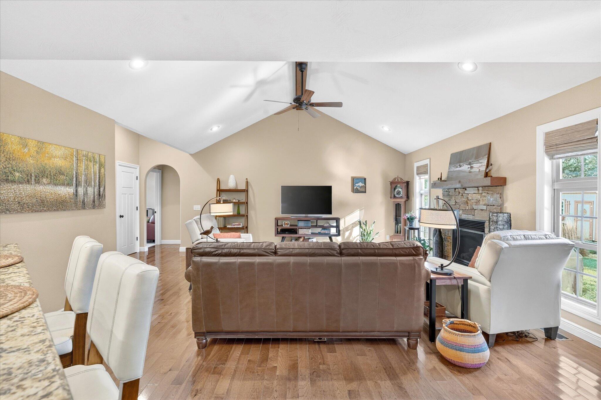 1922 N Pavilion Place