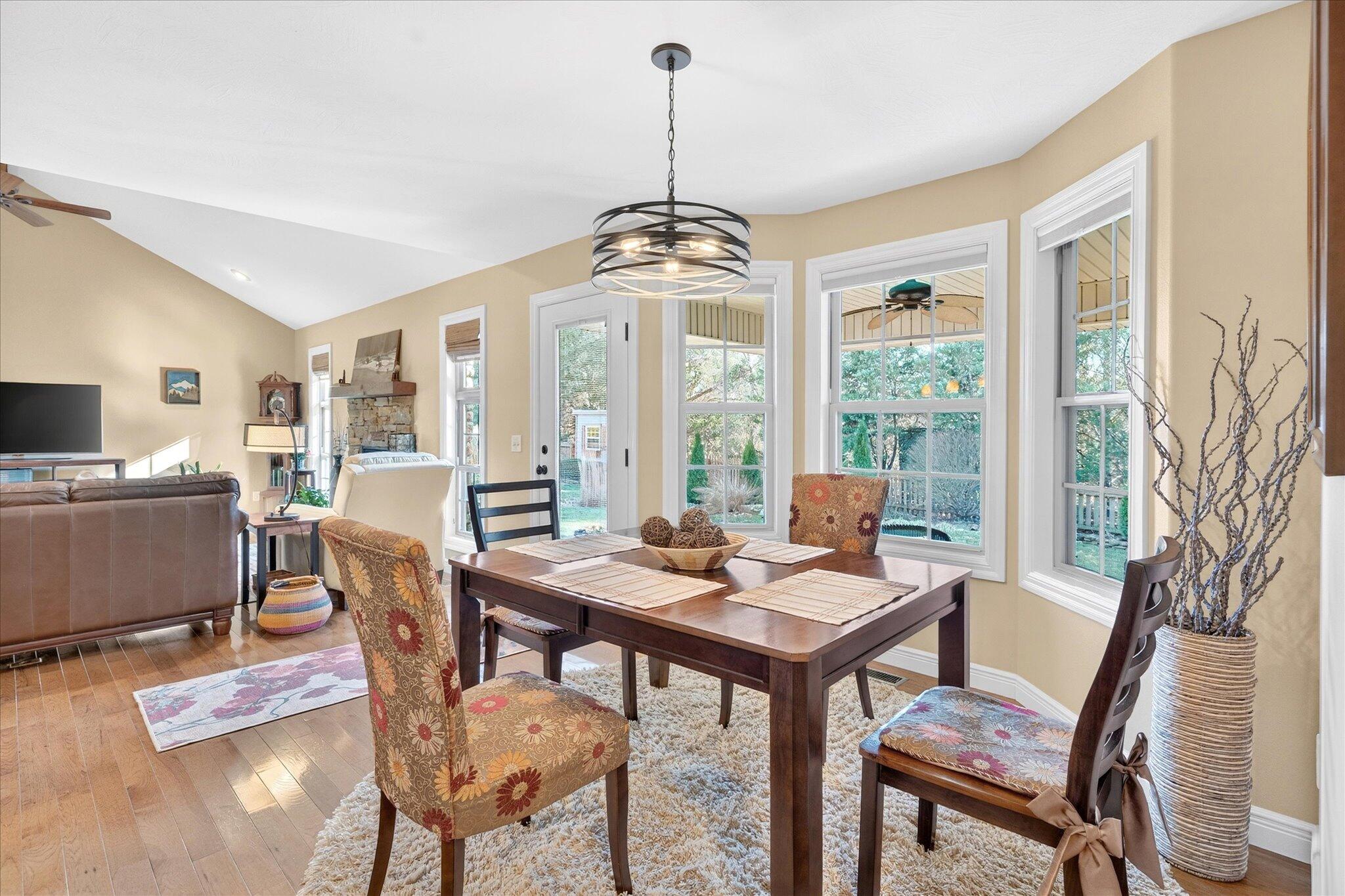 1922 N Pavilion Place