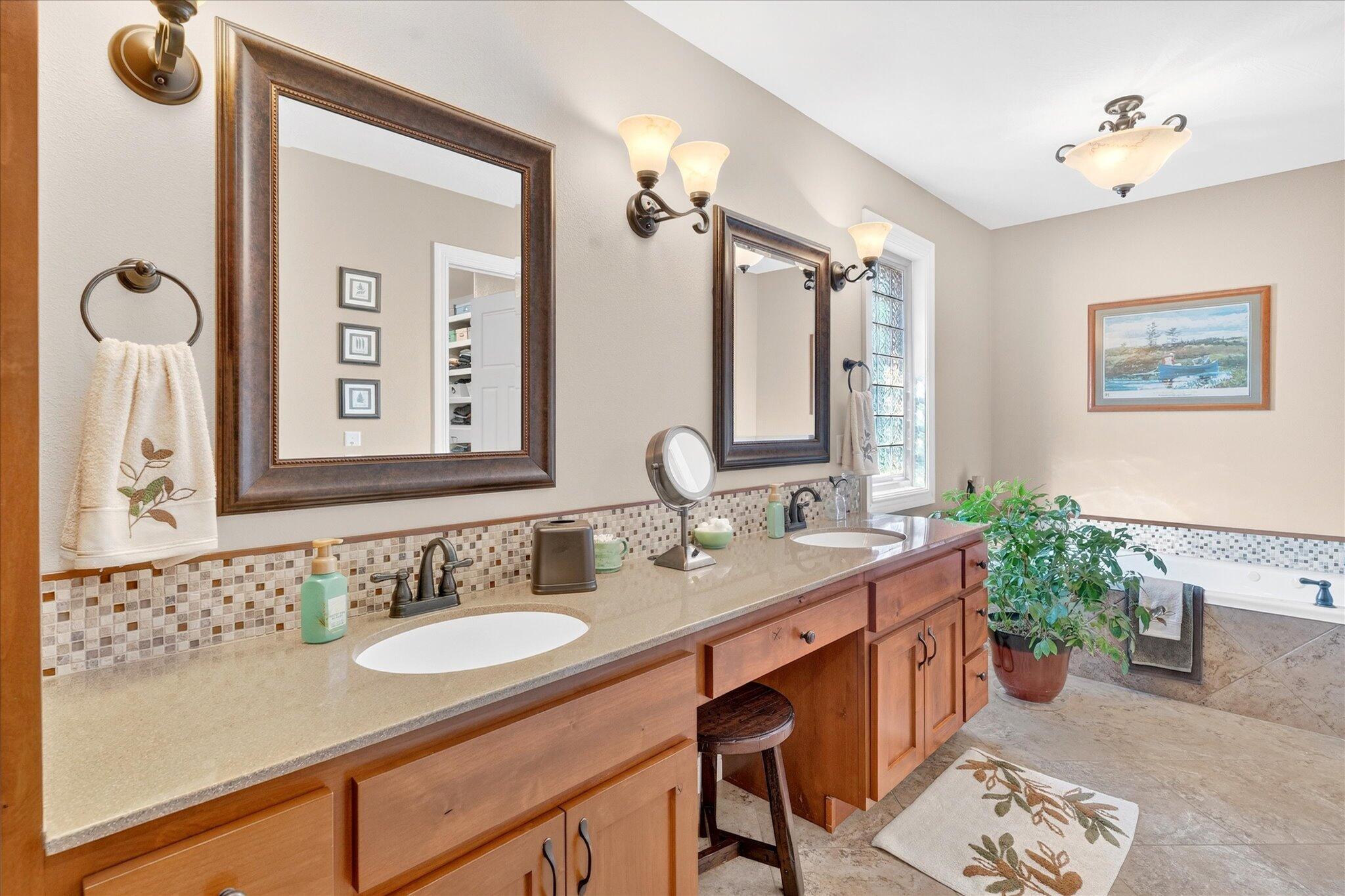 1922 N Pavilion Place