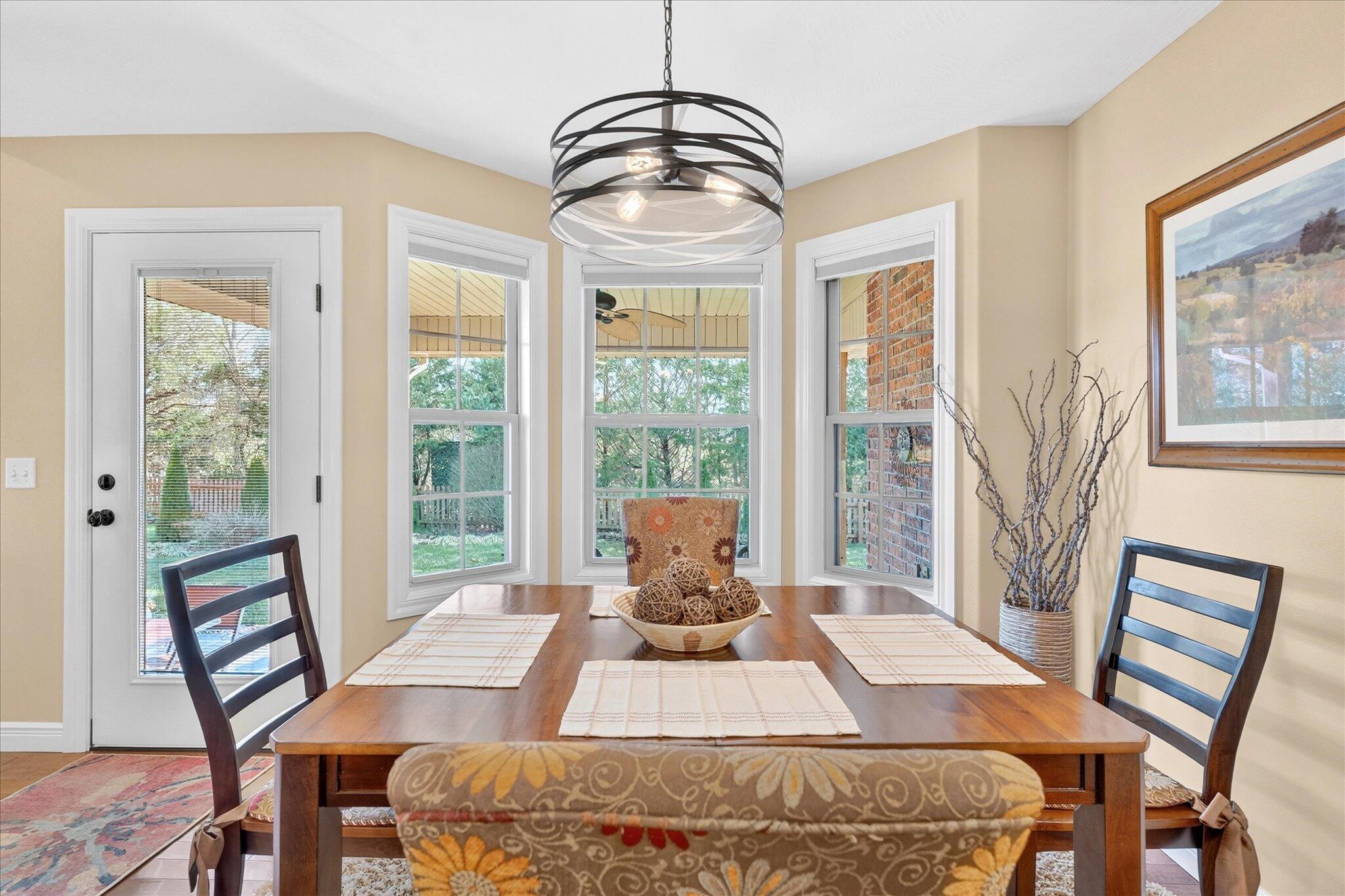 1922 N Pavilion Place