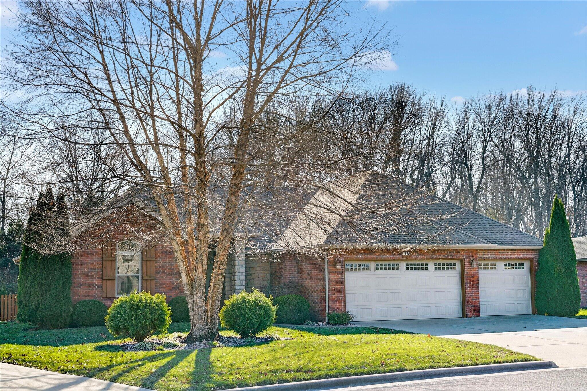 1922 N Pavilion Place