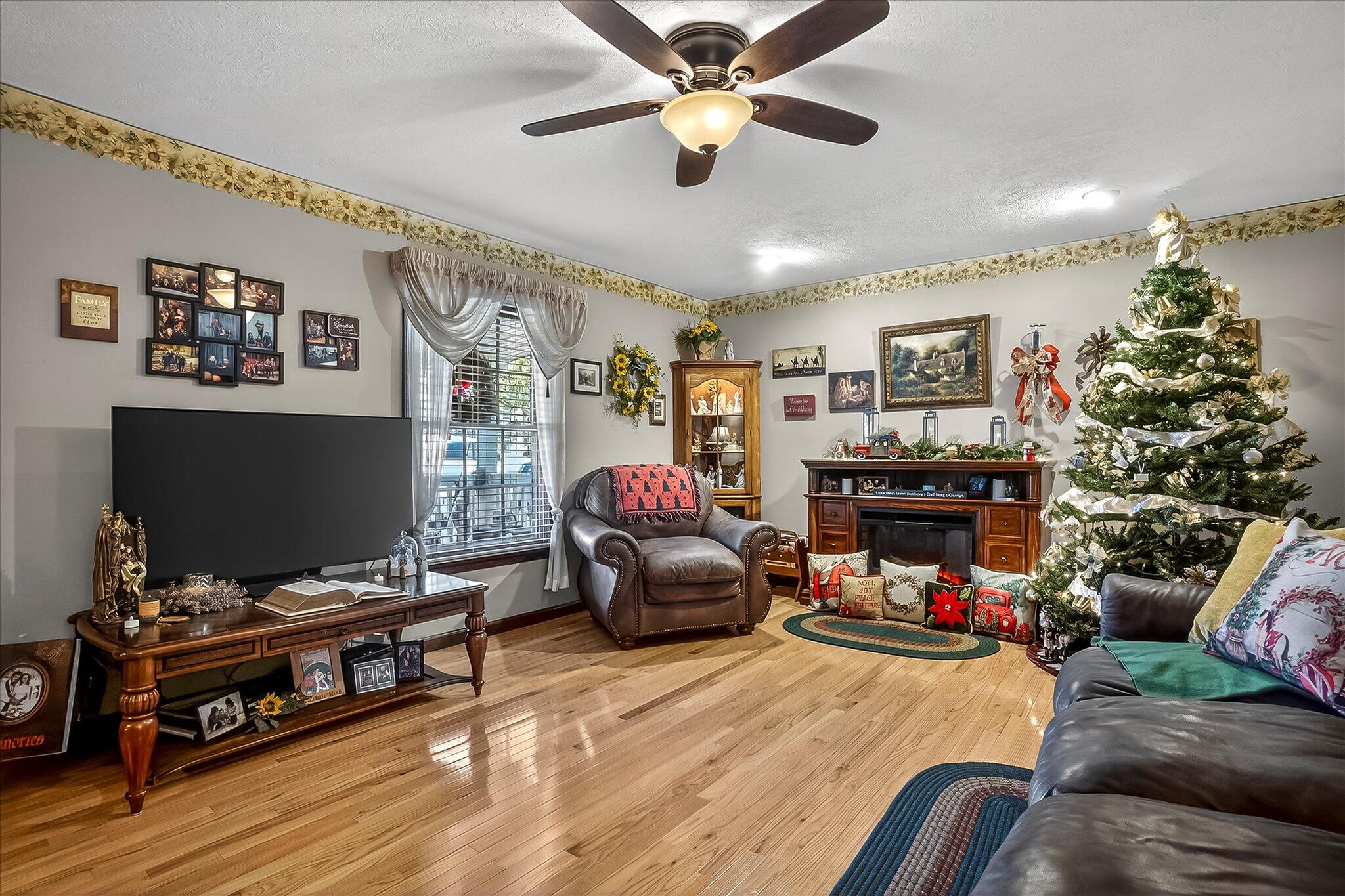 1502 E Sycamore Street