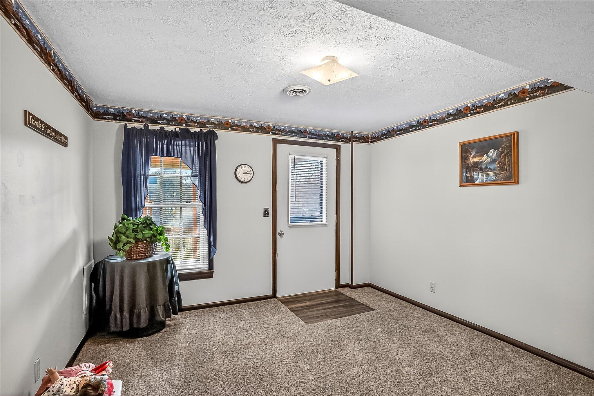 1502 E Sycamore Street