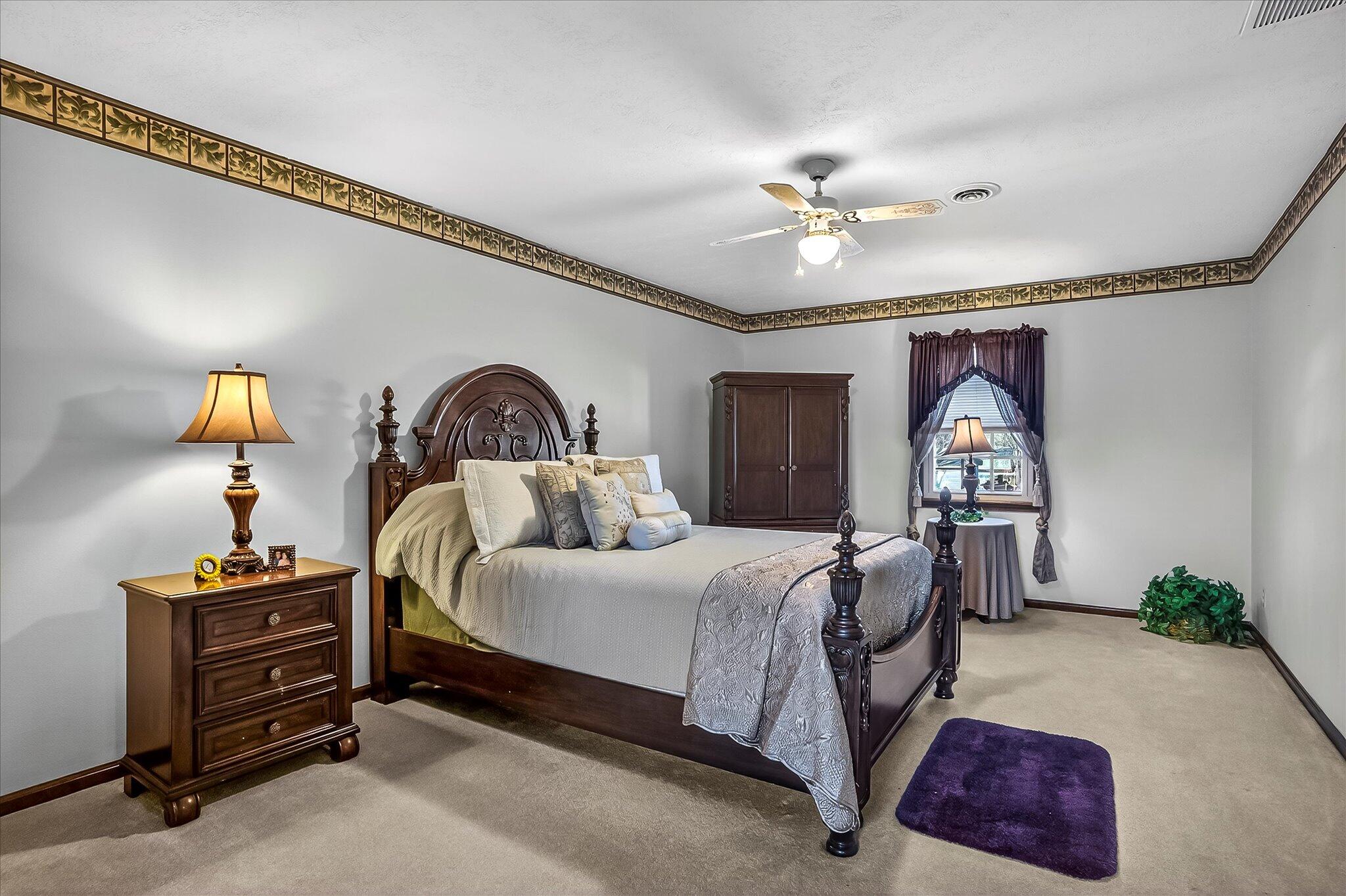 1502 E Sycamore Street