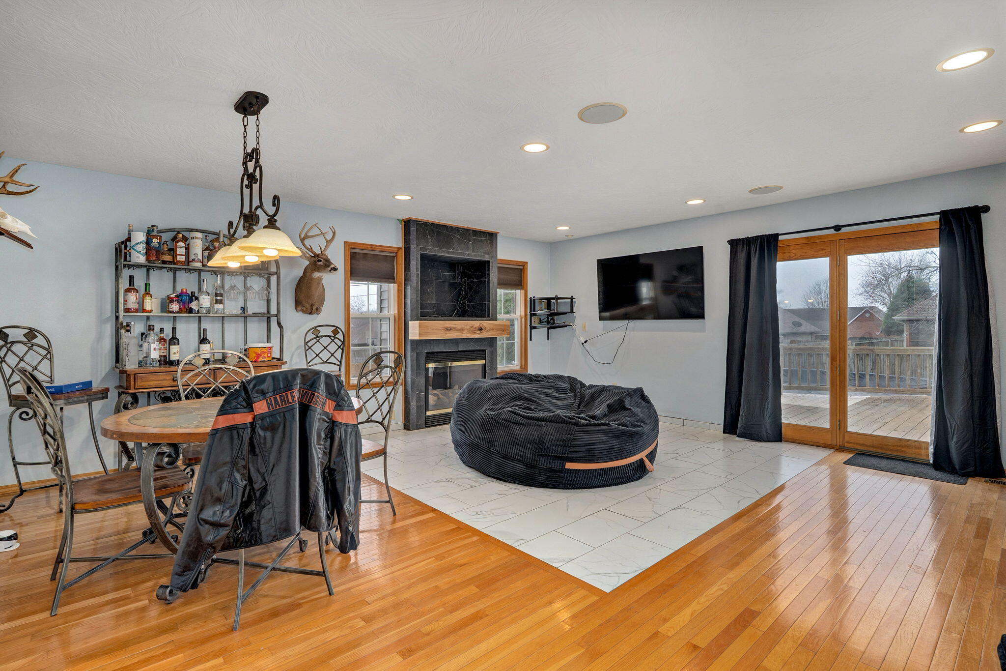 1302 E Primrose Lane