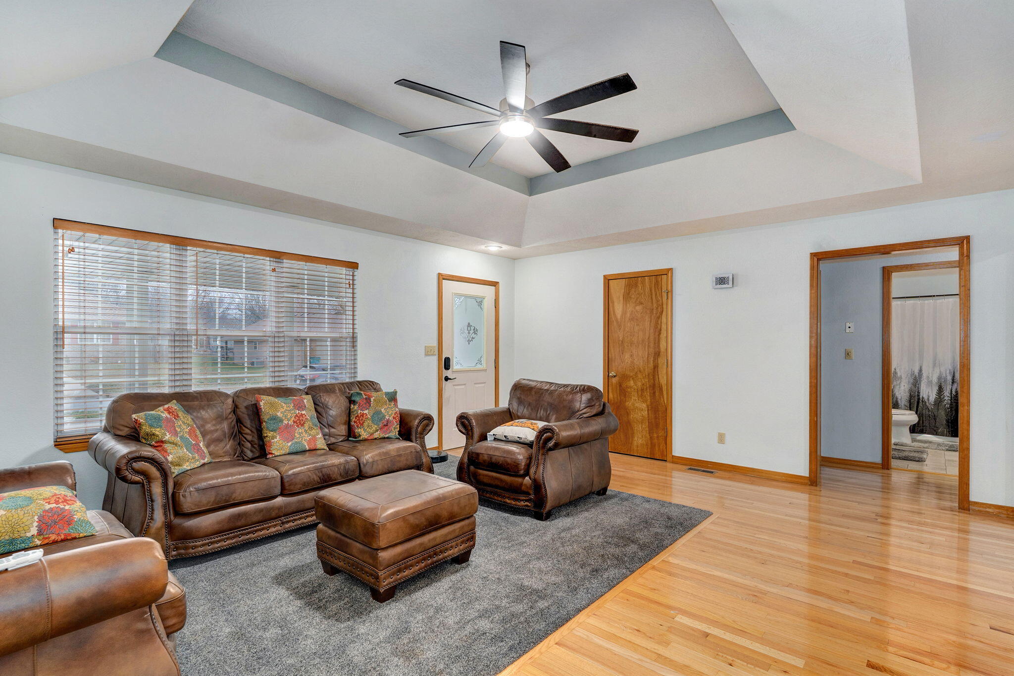 1302 E Primrose Lane