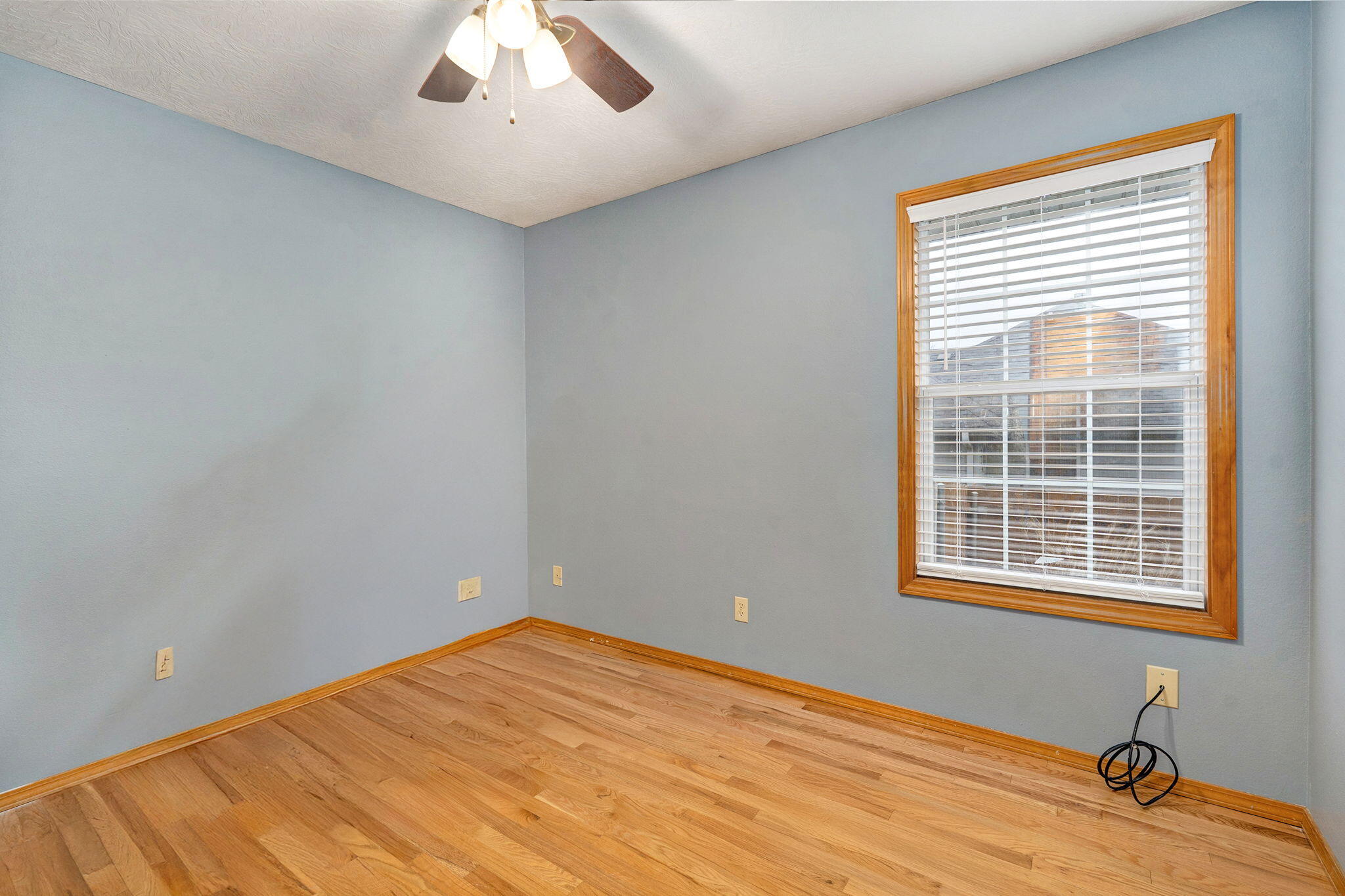 1302 E Primrose Lane