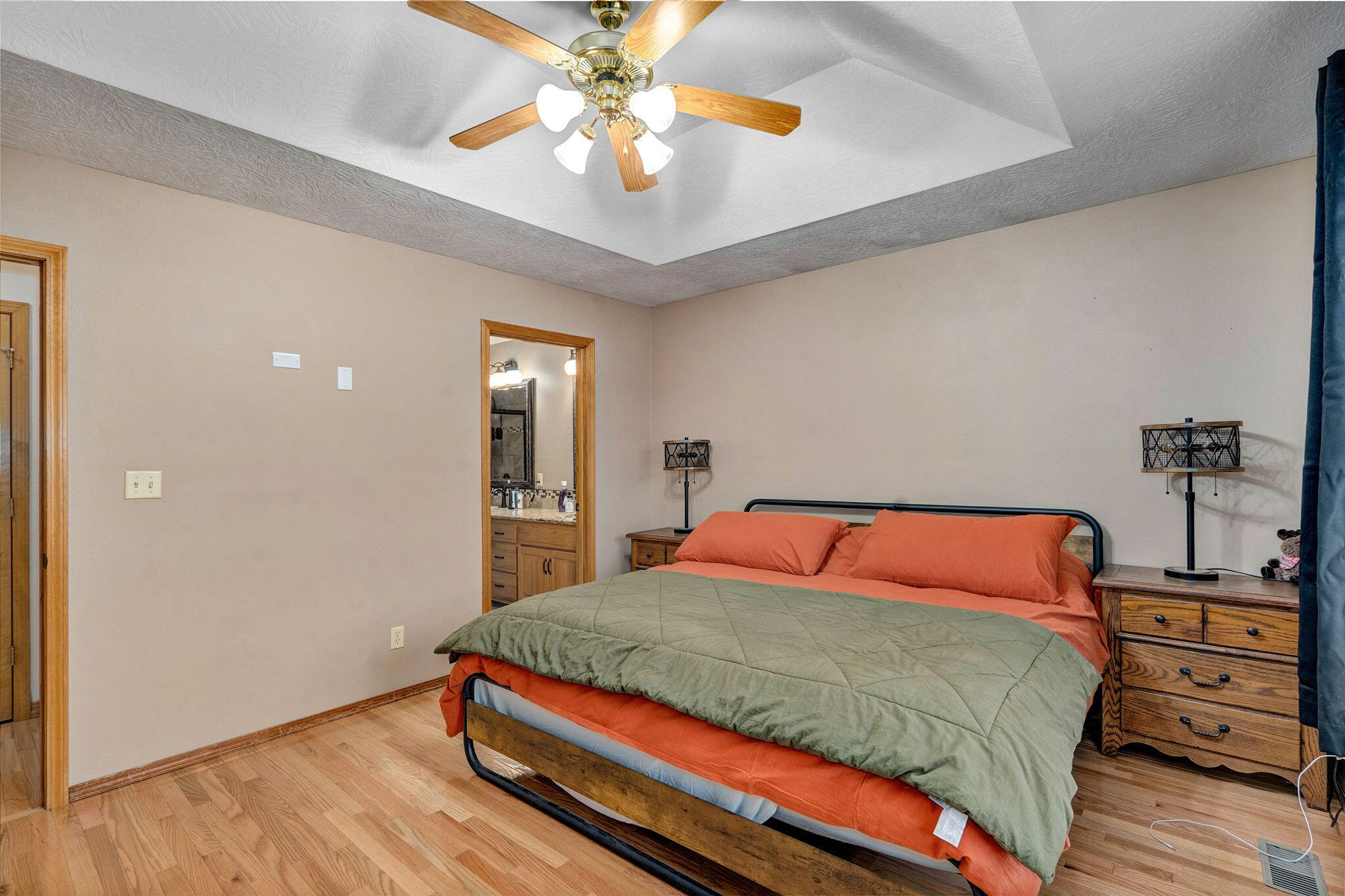 1302 E Primrose Lane