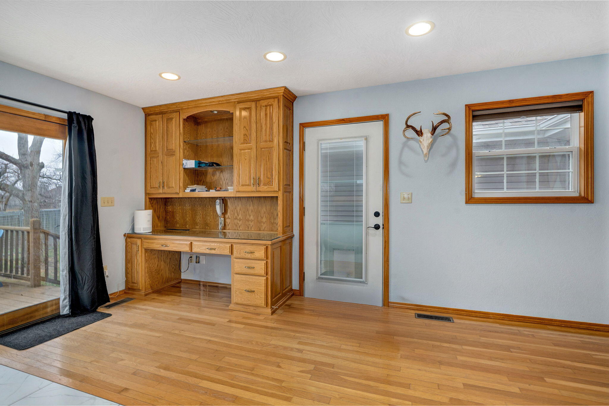 1302 E Primrose Lane