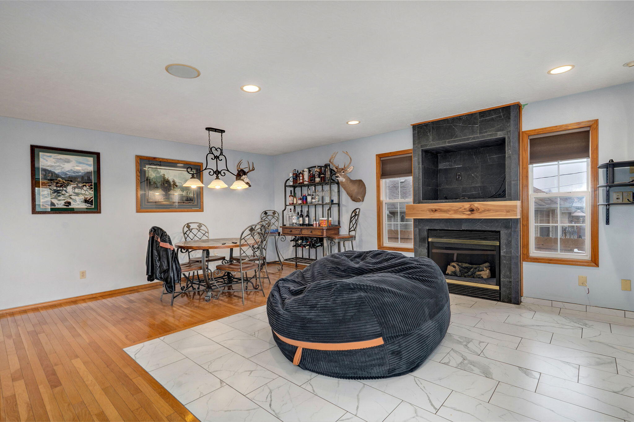 1302 E Primrose Lane