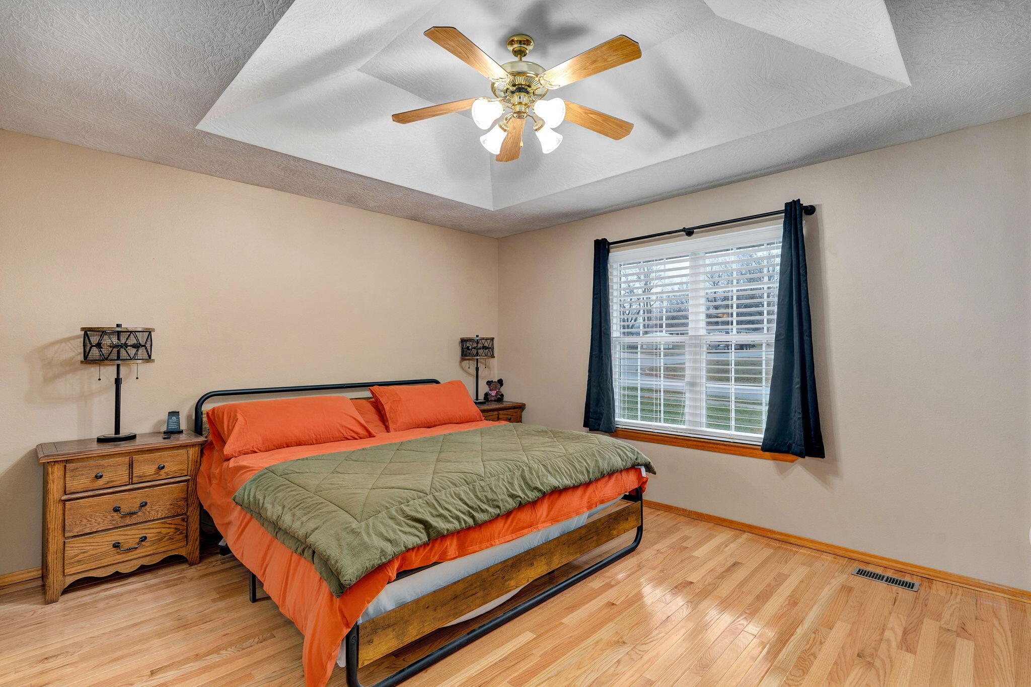 1302 E Primrose Lane