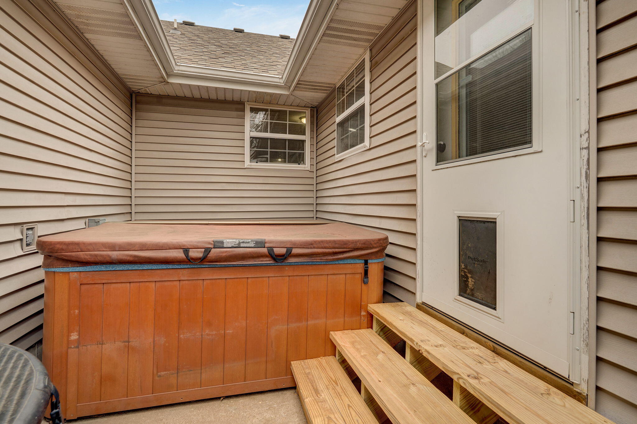 1302 E Primrose Lane