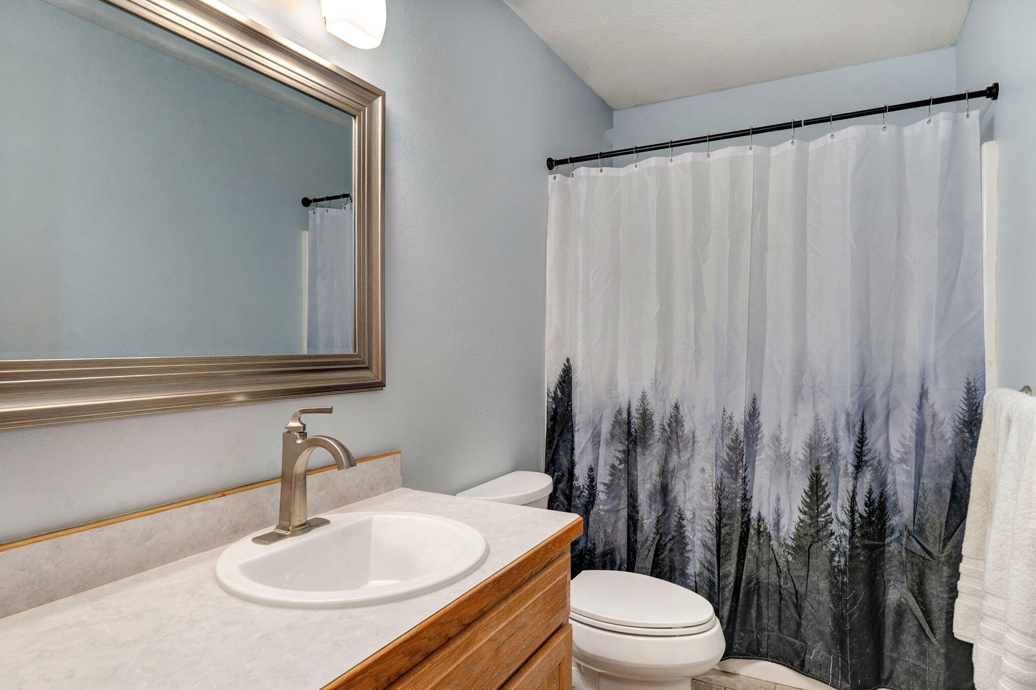 1302 E Primrose Lane