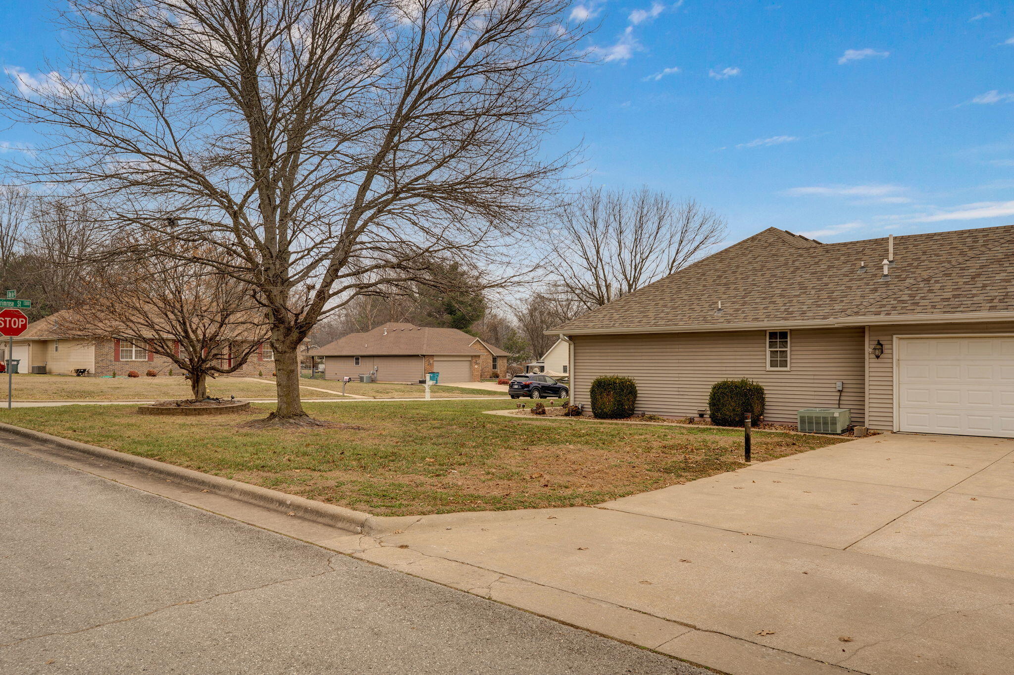 1302 E Primrose Lane