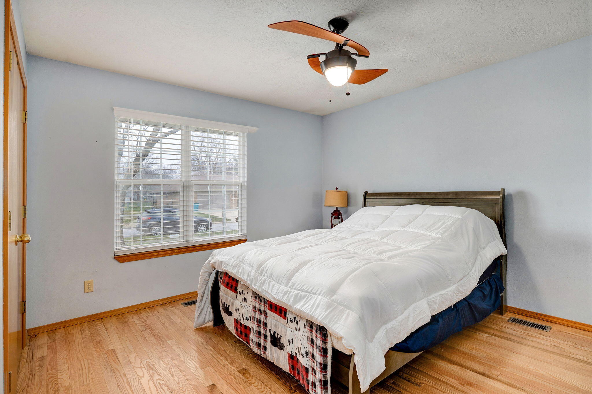 1302 E Primrose Lane