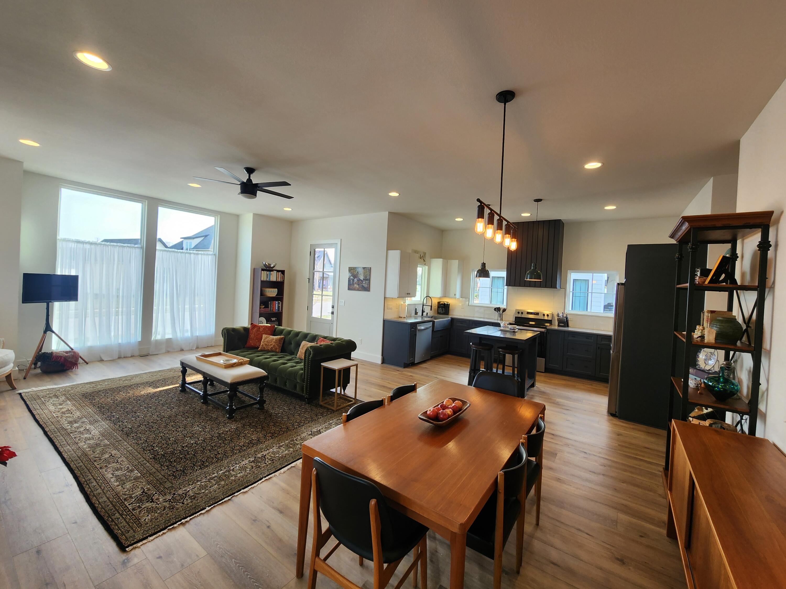 977 E Valley Trail Drive