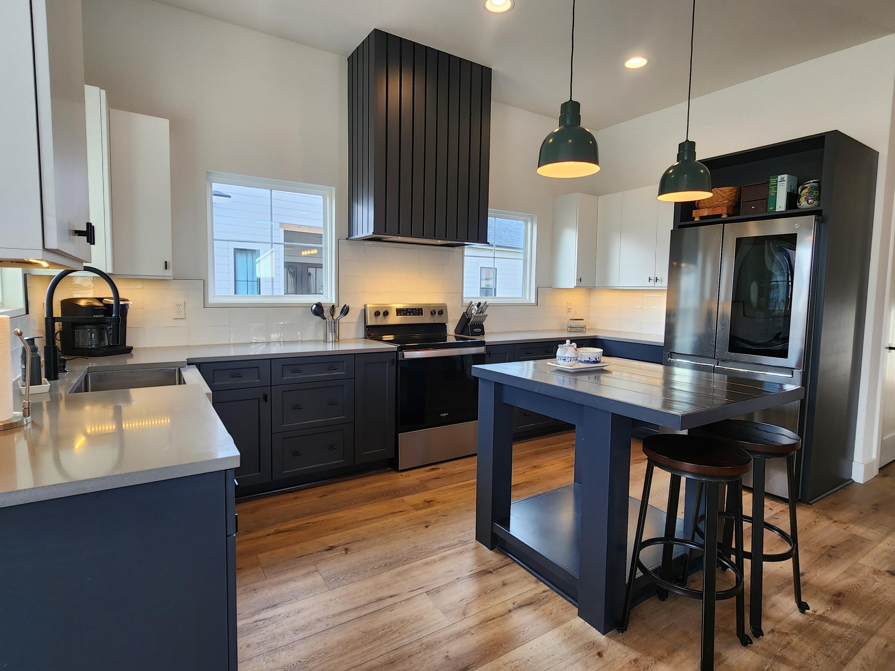 977 E Valley Trail Drive