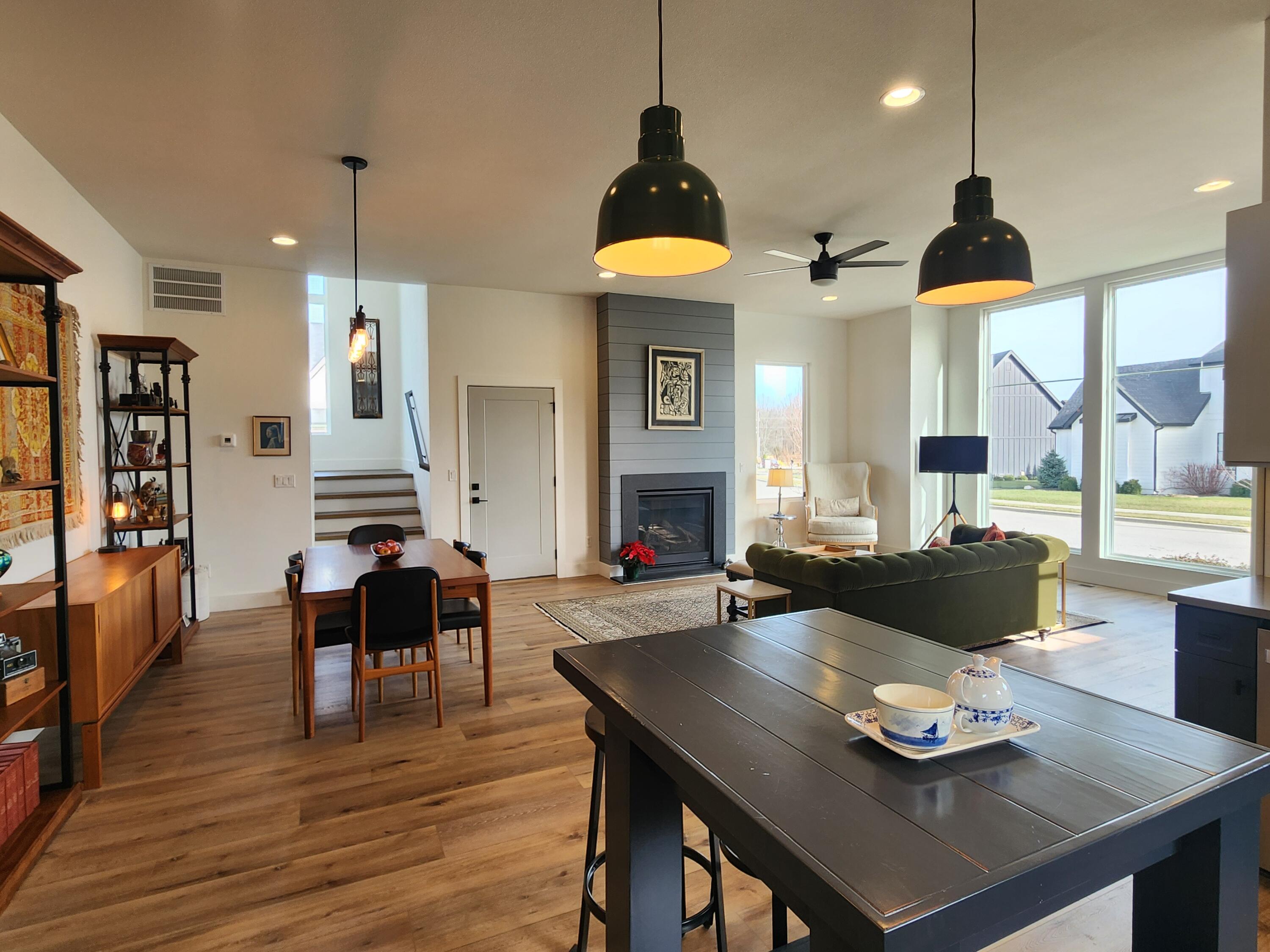 977 E Valley Trail Drive