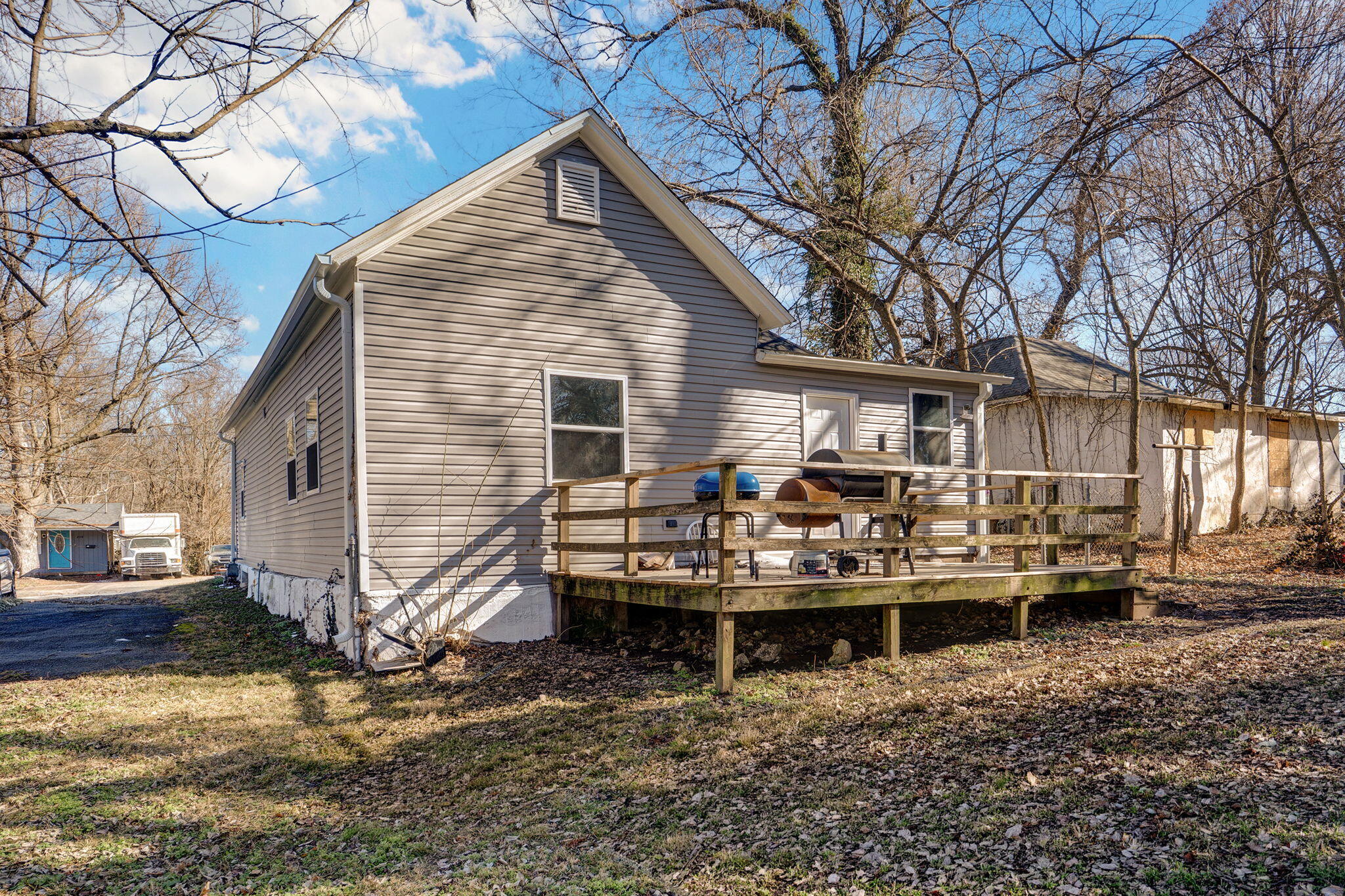 2111 N Newton Avenue