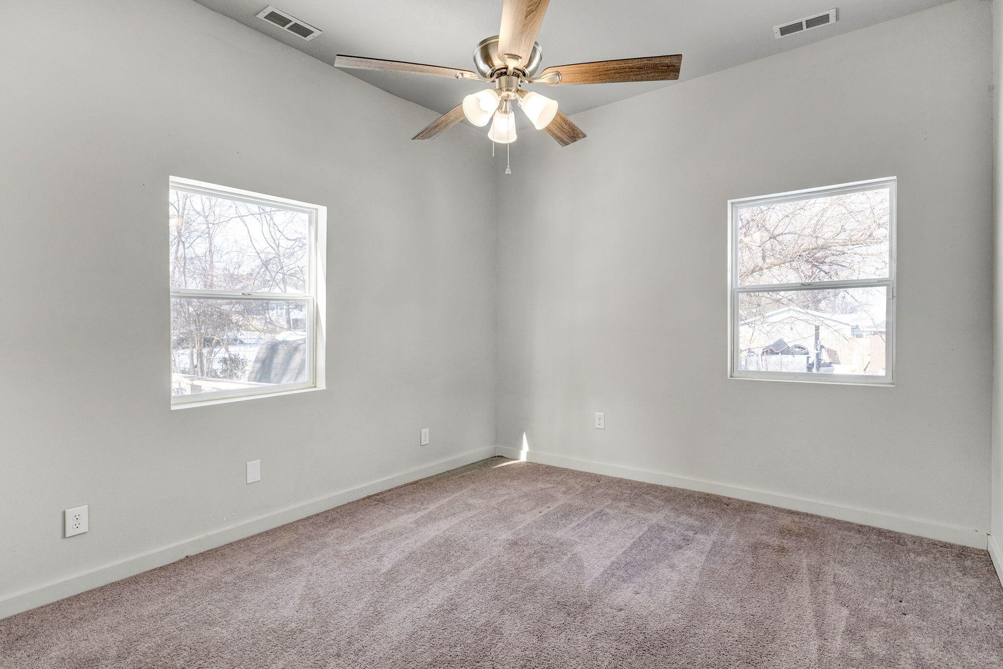 2111 N Newton Avenue