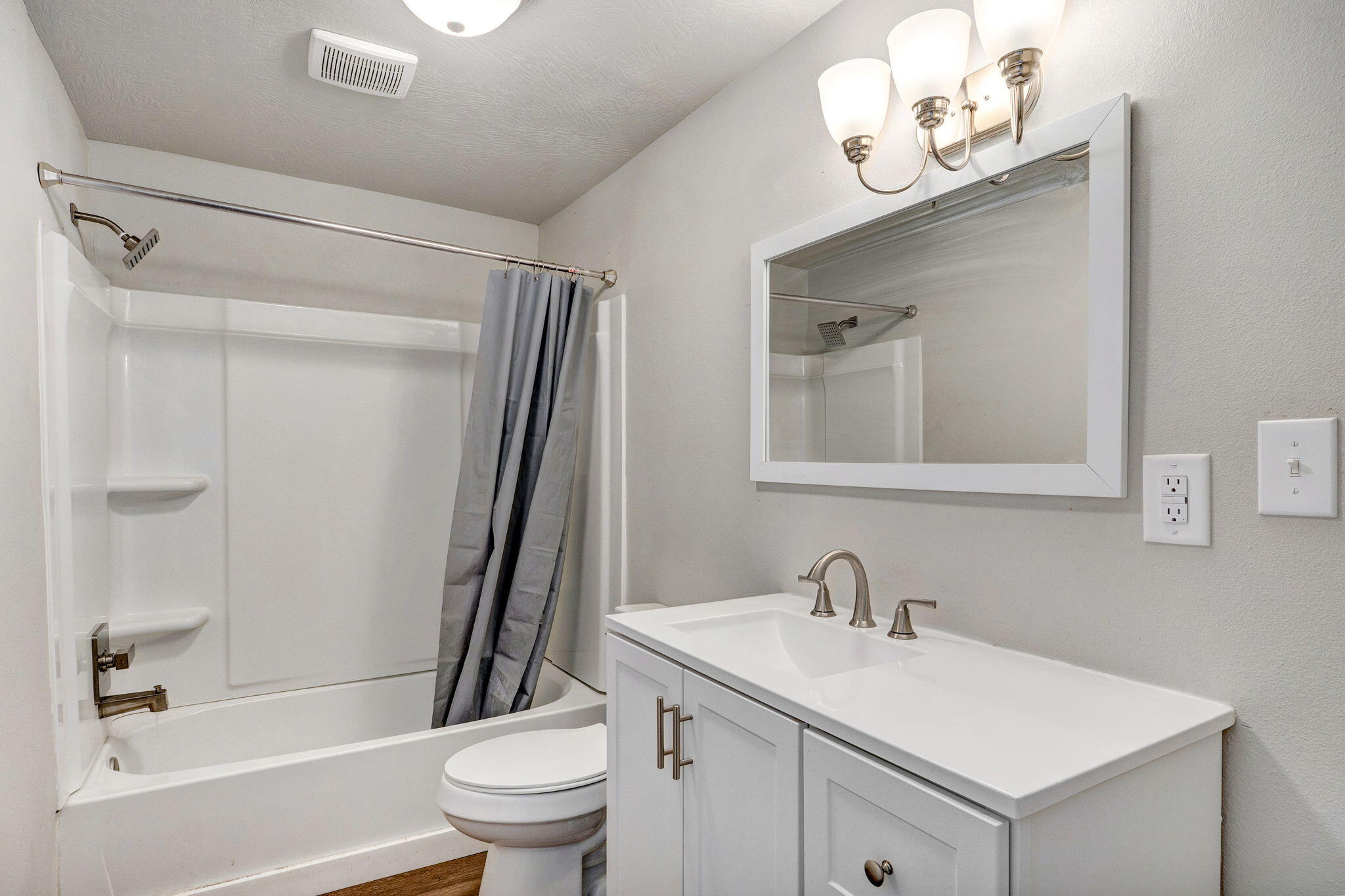 2111 N Newton Avenue