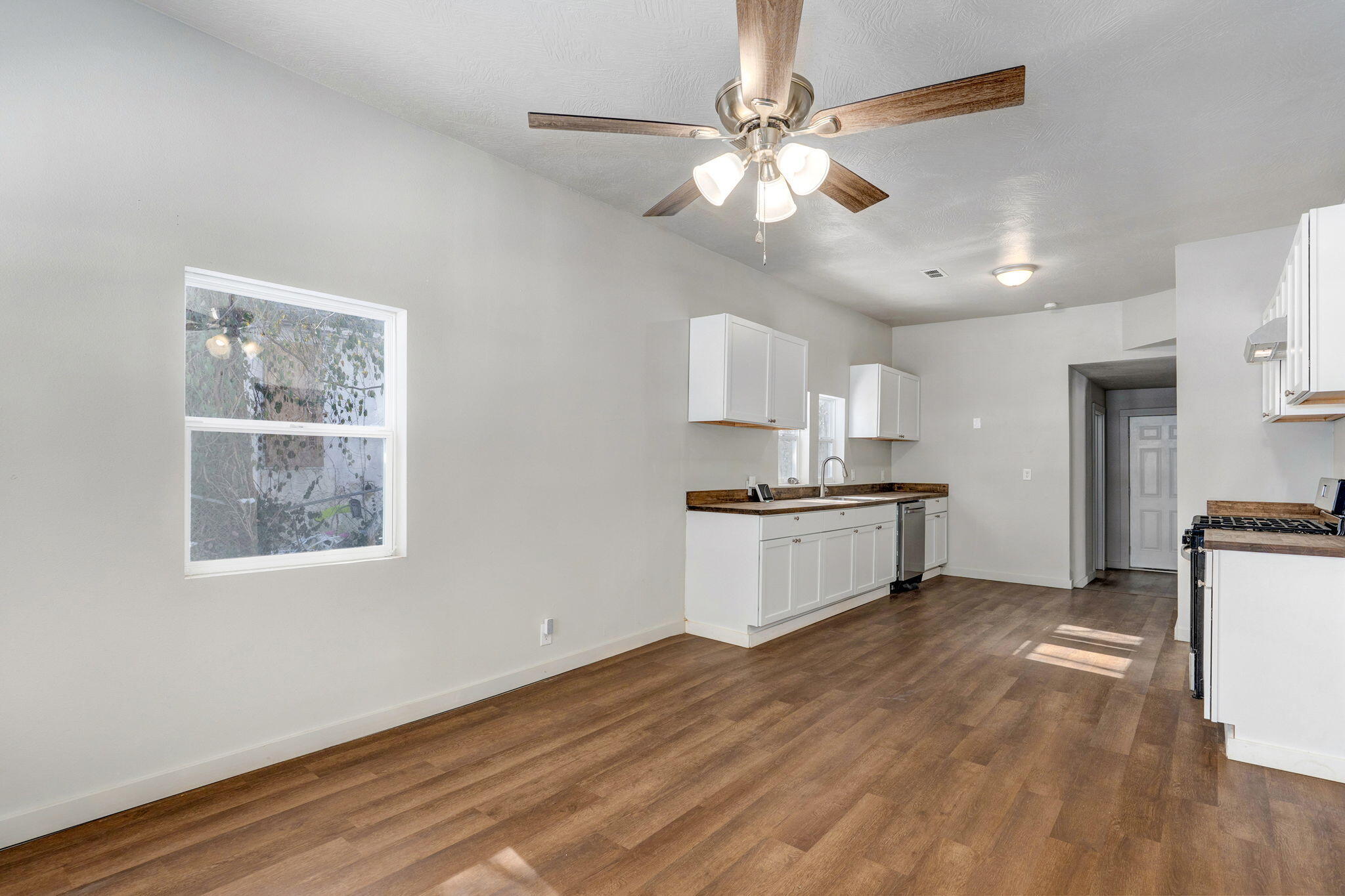 2111 N Newton Avenue